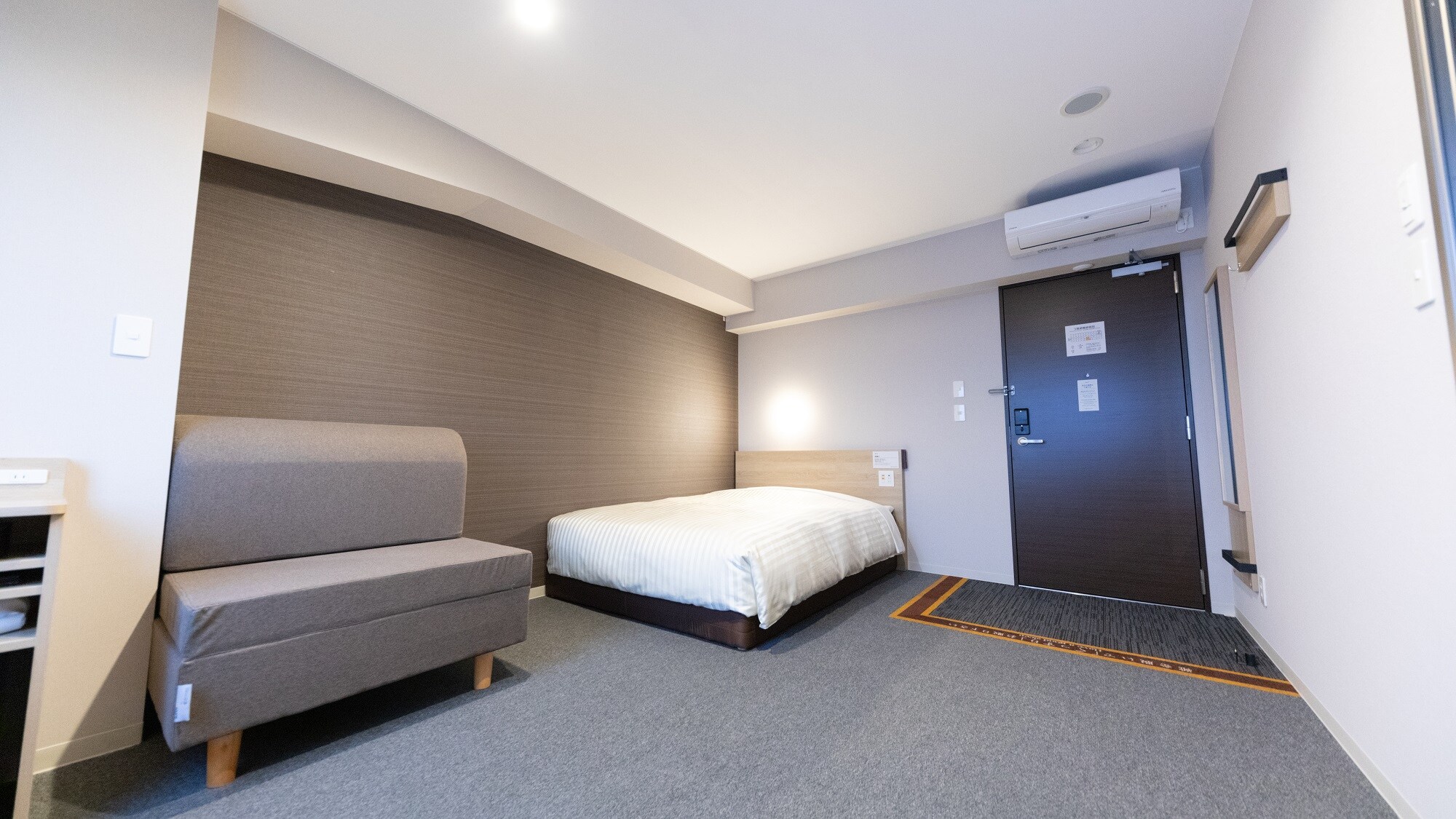 The spacious design makes it easy for wheelchair users to move around.