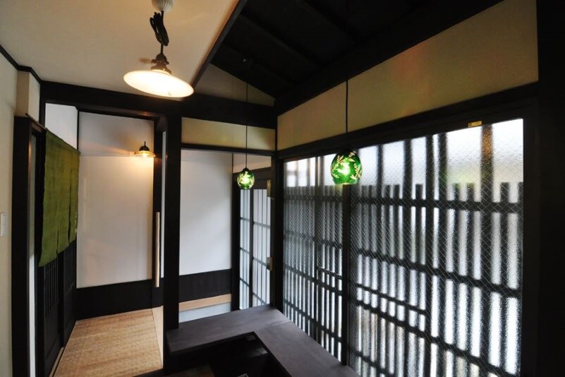 建築物內。