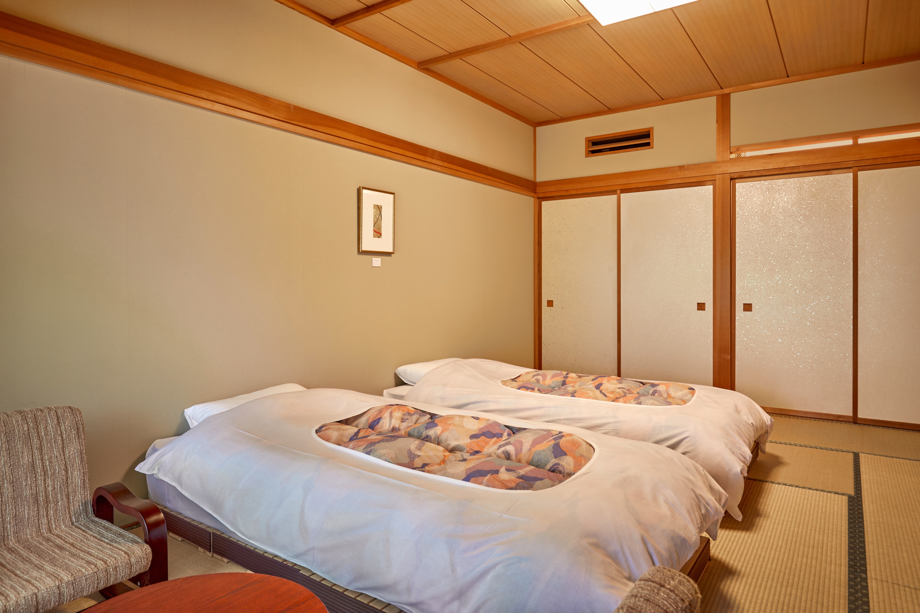 Japanese-Western style room, 10 tatami mats, 1-3 people