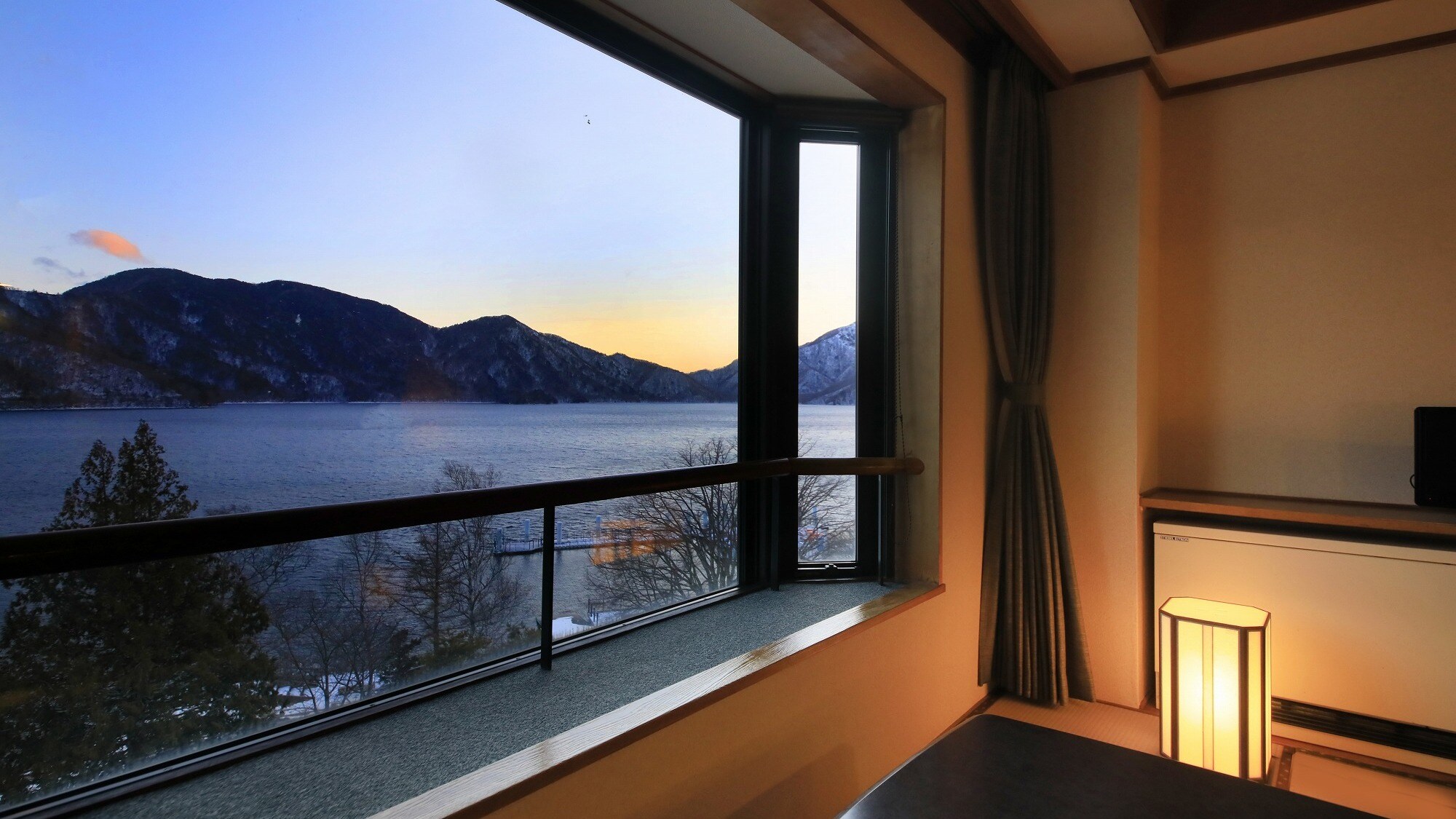 All guest rooms have a lake view