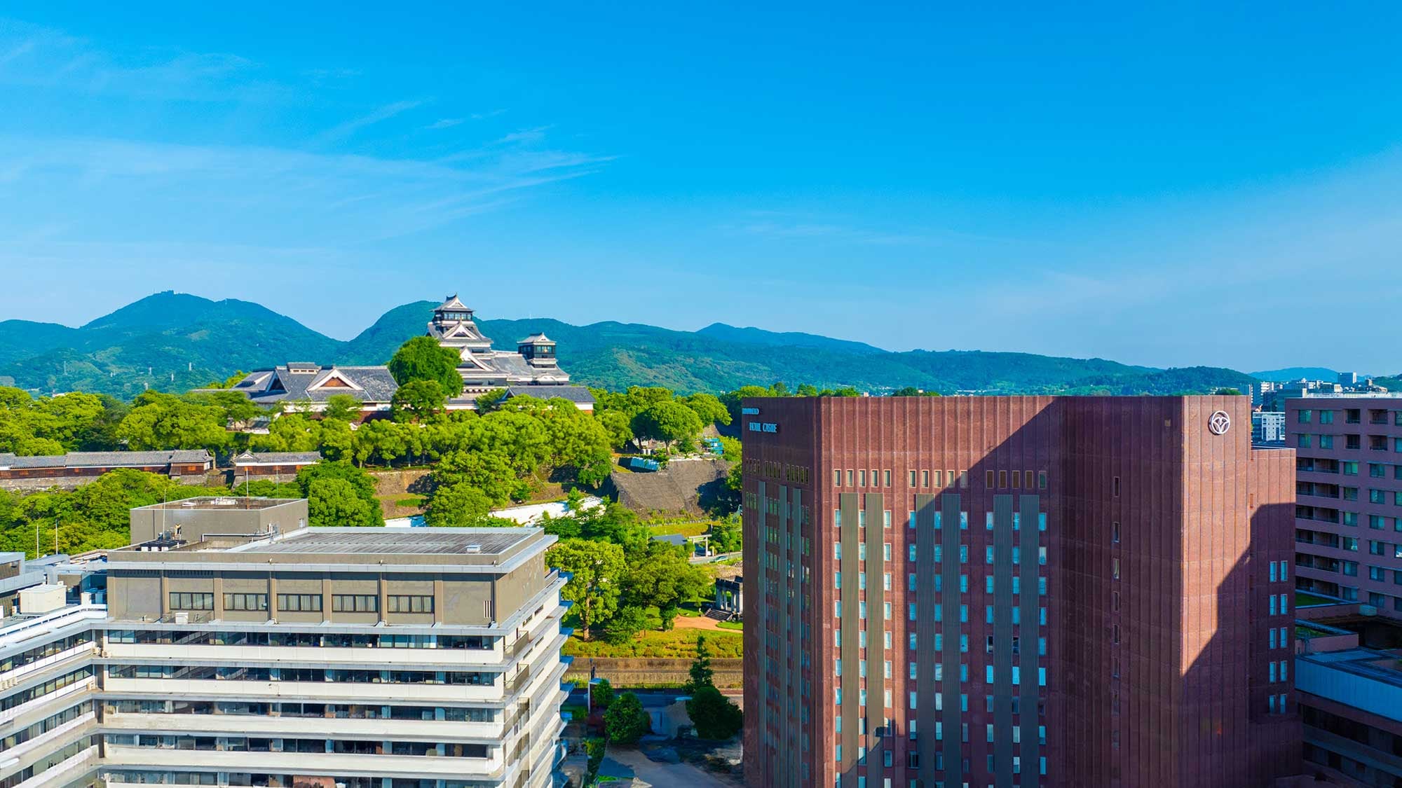 【外観】当ホテルは、昭和35年、天皇・皇后両陛下のご宿泊所とすべく熊本の迎賓館として誕生しました。