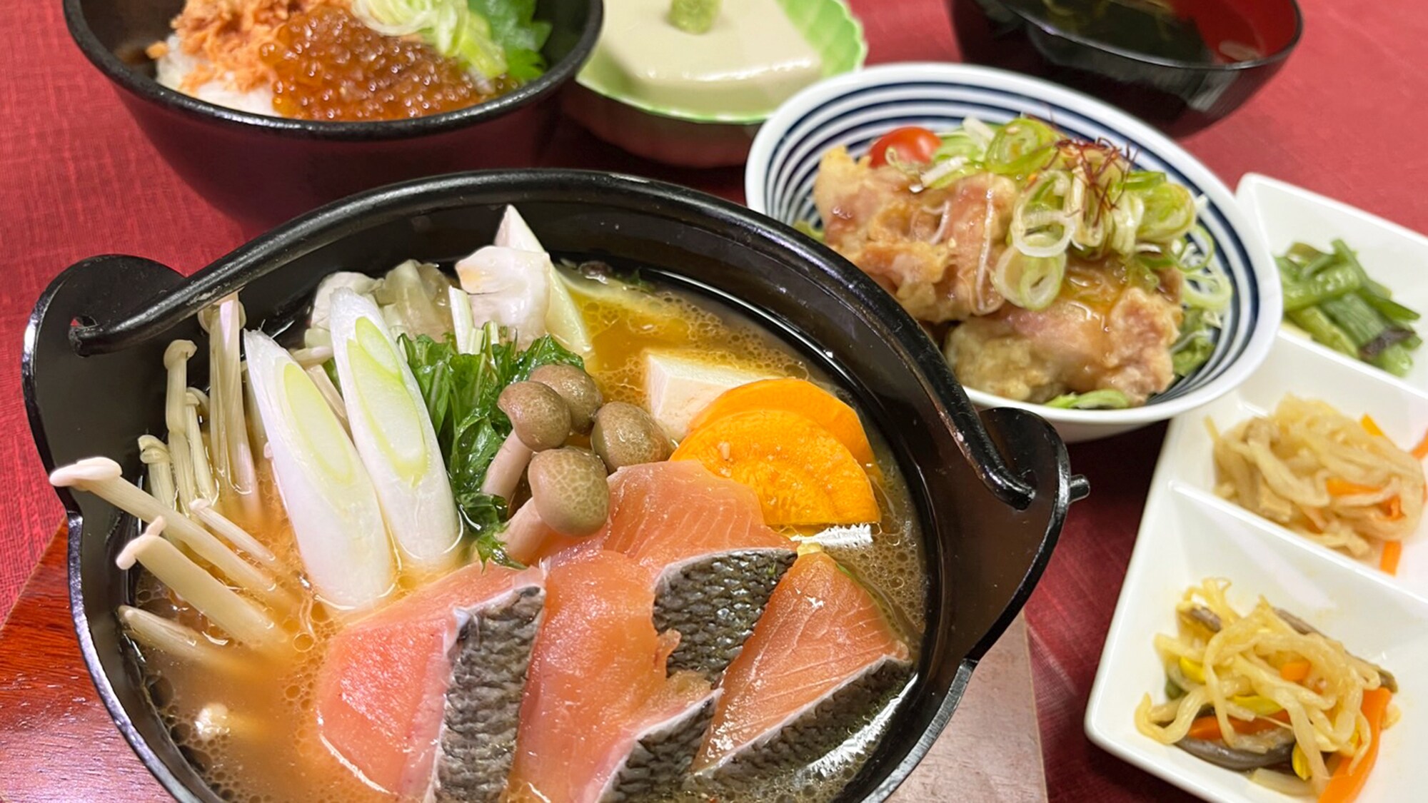 [Izakaya Akane] Lezatnya cita rasa makanan laut meresap ke dalam kuah miso! "Ishikari Nabe", hidangan spesial musim dingin yang menghangatkan.