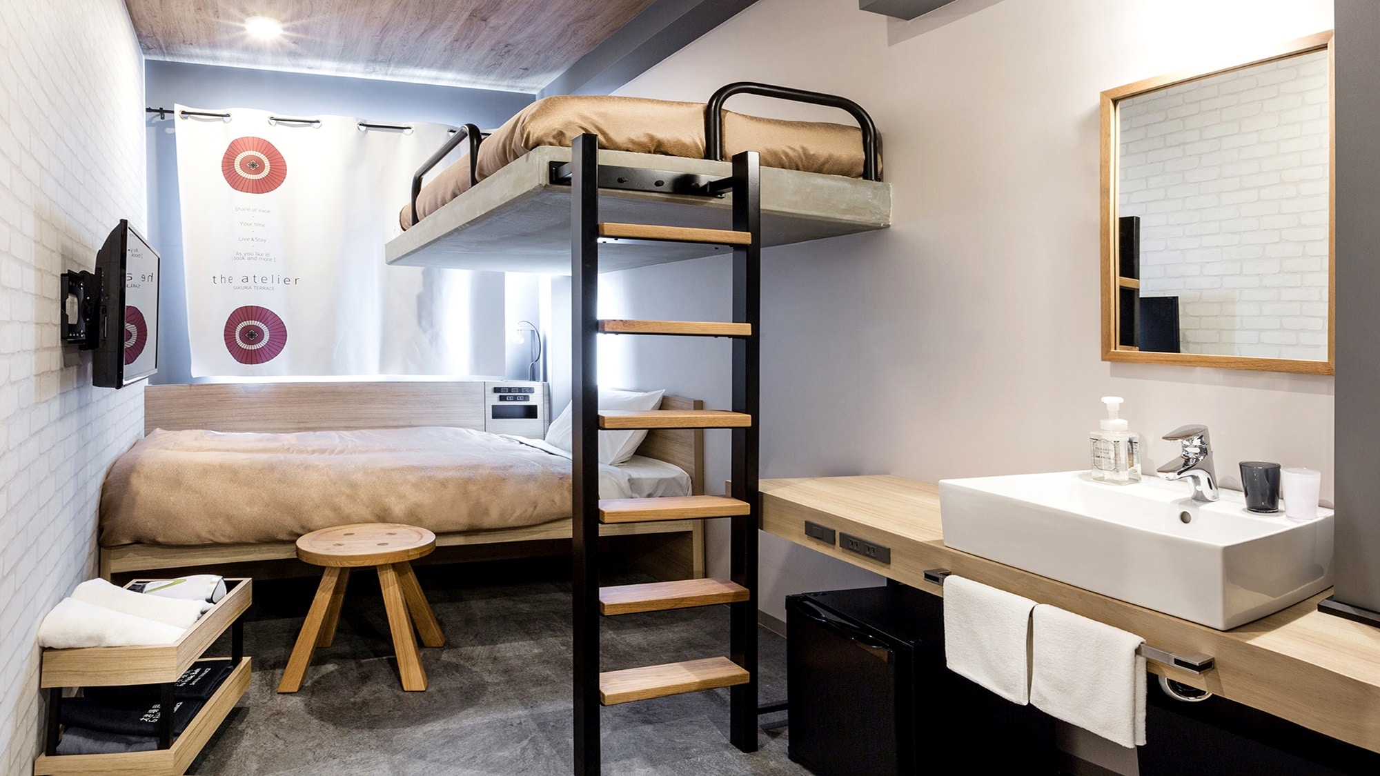 <Example of twin room> All rooms share bath and toilet