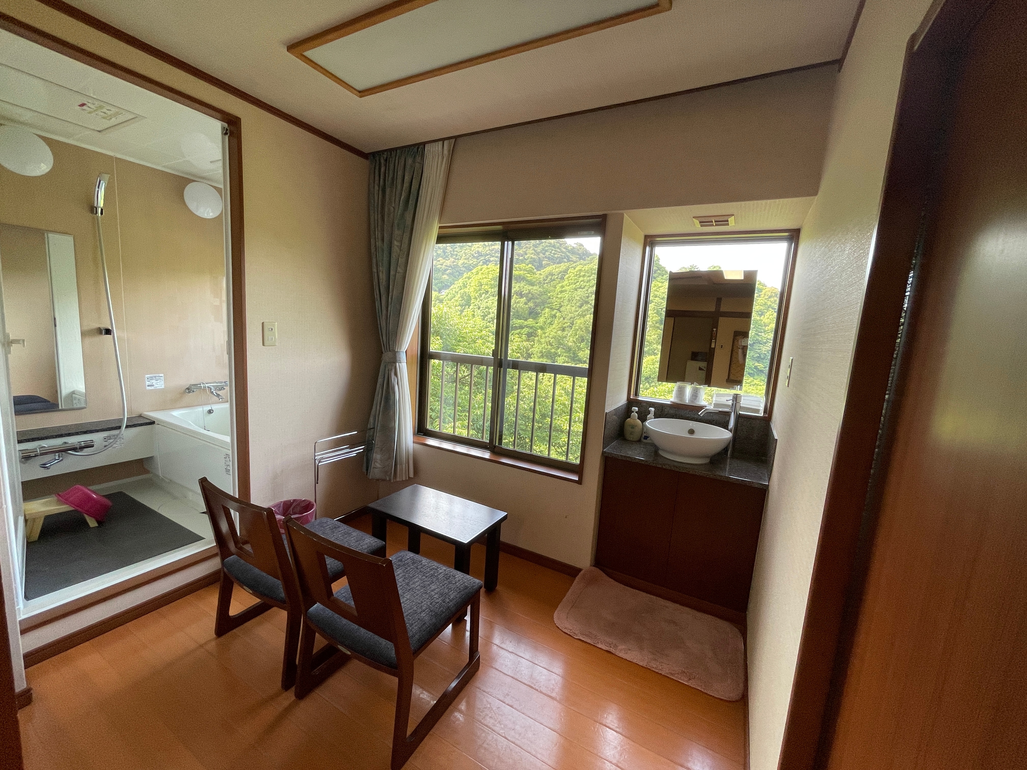 An example of a guest room in the East Wing