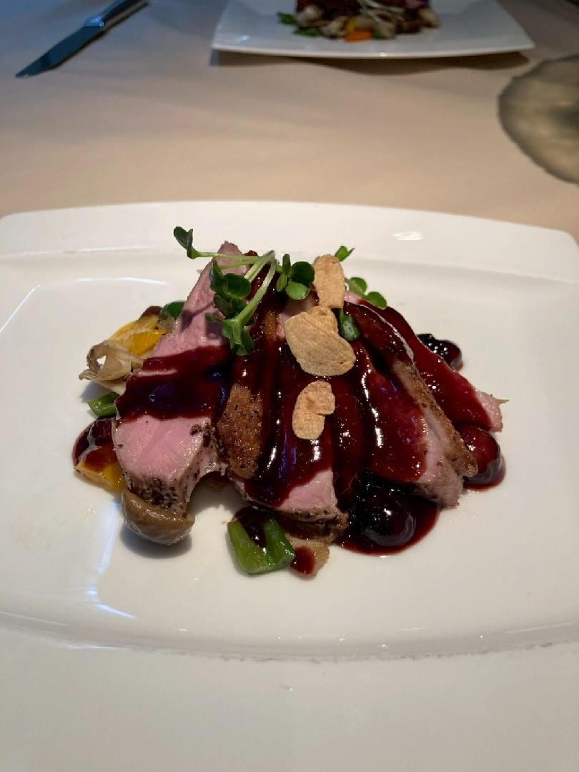 カモ肉のステーキ,ブルーベリーソース.jpg