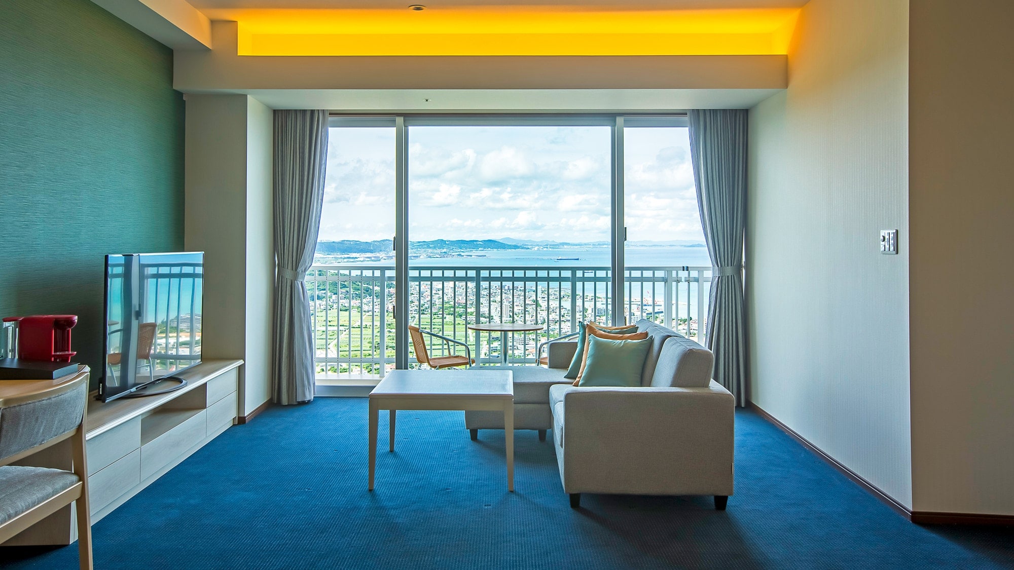 [Gedung tambahan] Suite / Kamar tamu di lantai atas tempat Anda dapat merasakan langit Okinawa di dekatnya