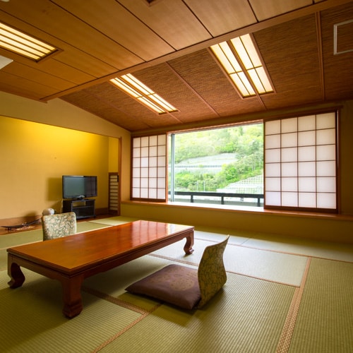Japanese-style room (15 + 3 tatami mats)