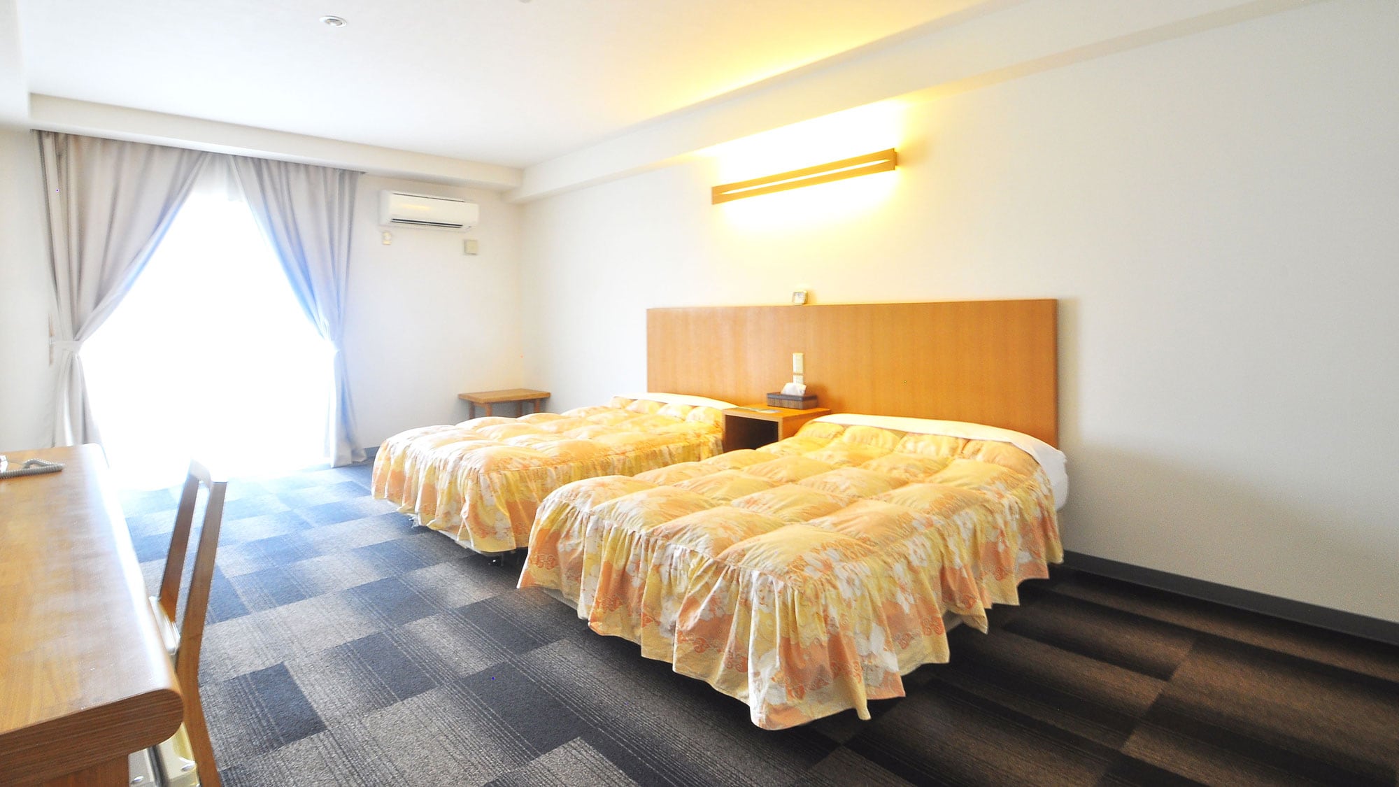 [Western-style twin room] Spacious and bright twin room