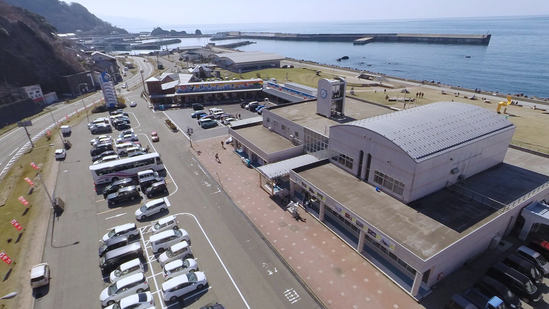 *Roadside station "Marine Dream Nou" / A roadside station on the Sea of Japan packed with the bounty of the sea!