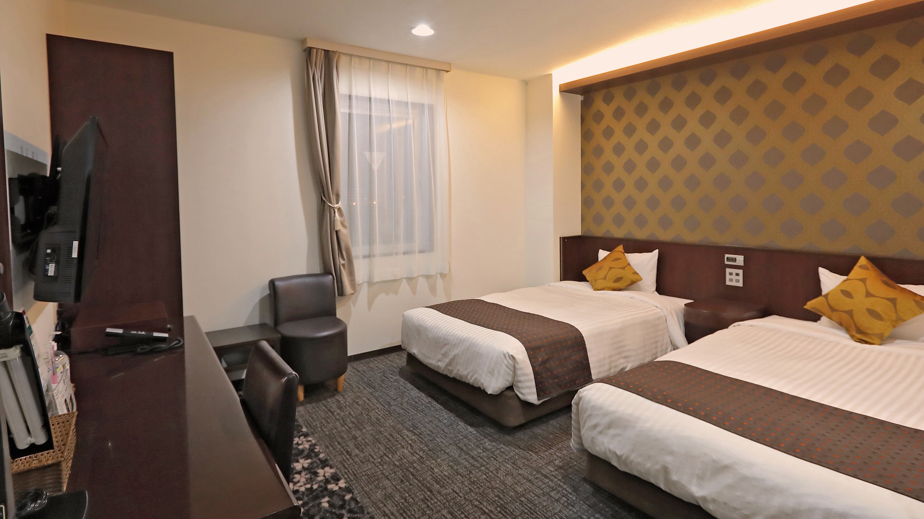 ★ Twin ★ Semi-double bed & times; 2 Selfish horizontal table