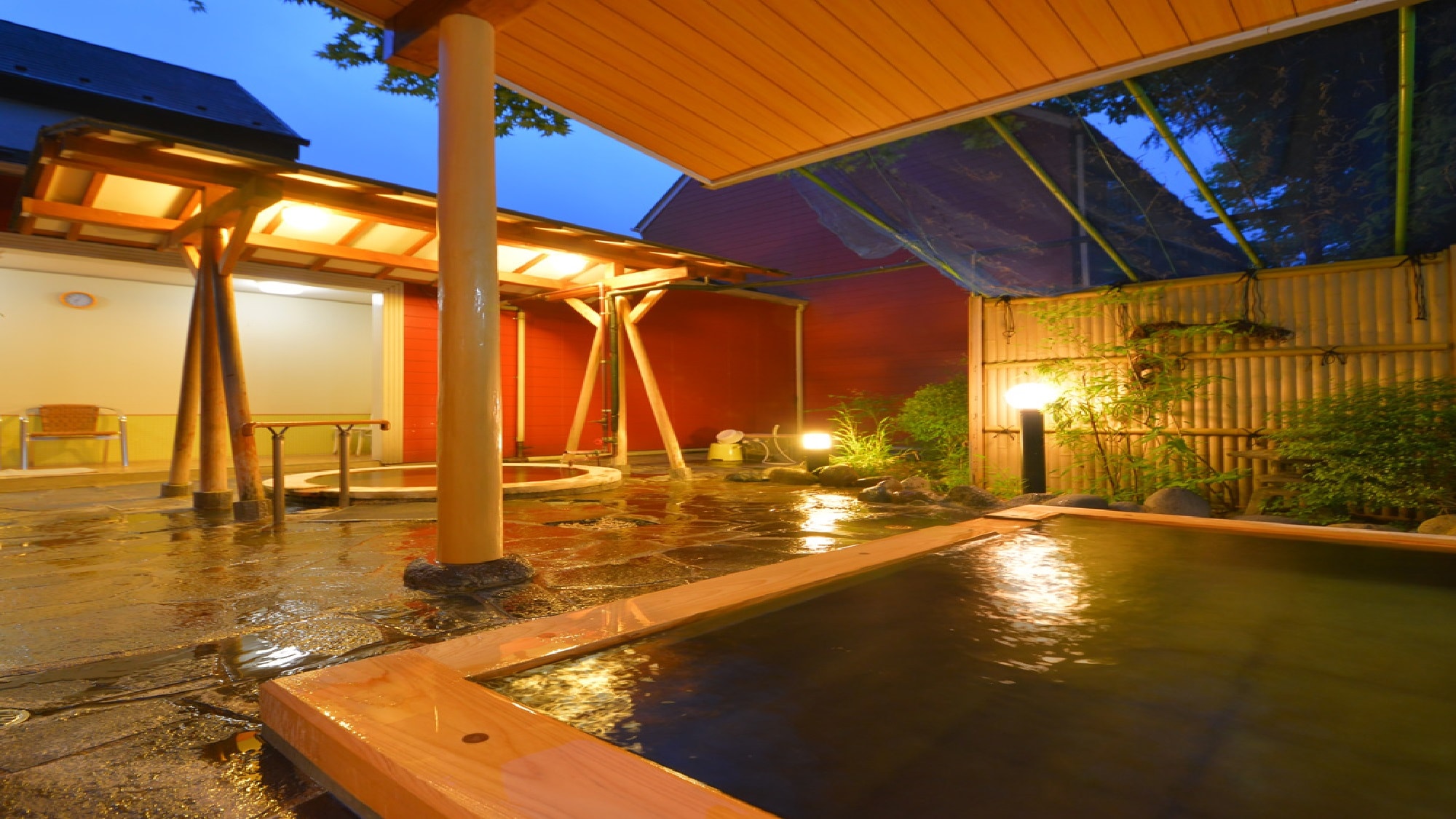 An example of an open-air bath corner within the Eurocity grounds