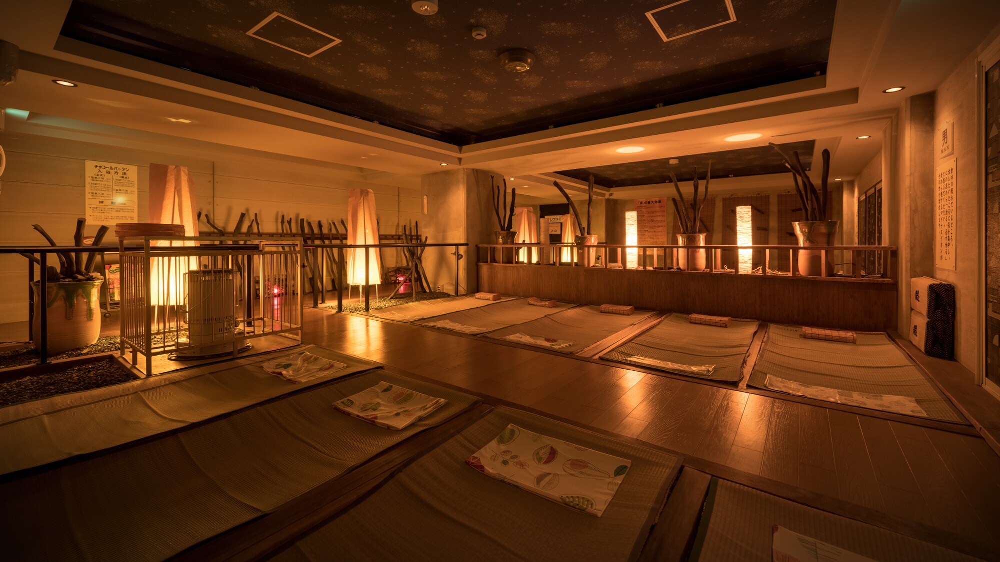 [Charcoal-bed low-temperature sauna "Charcoal Baden"]