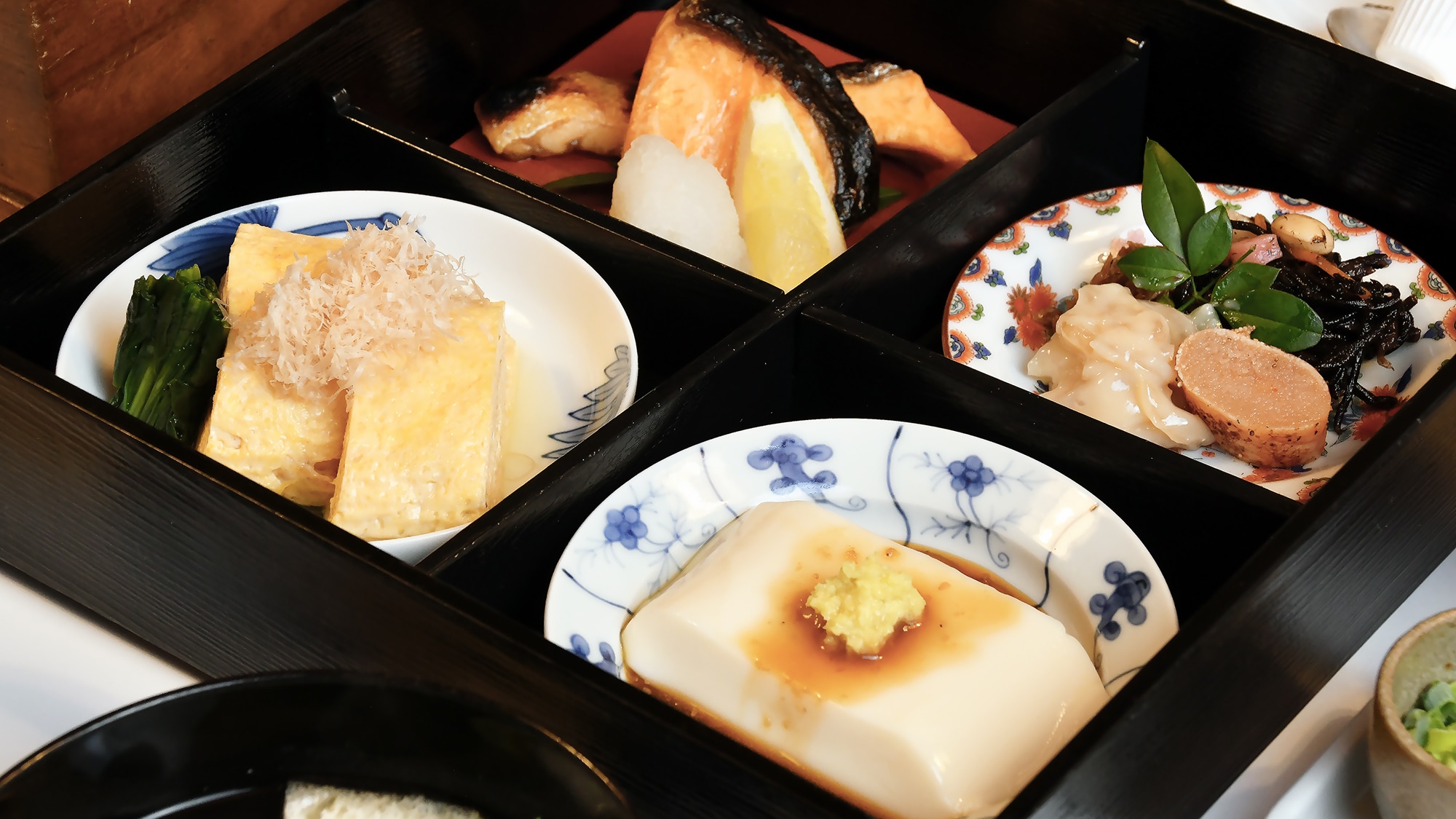 [Breakfast] Rolled omelet, seared Hakata mentaiko, grilled fish, etc.