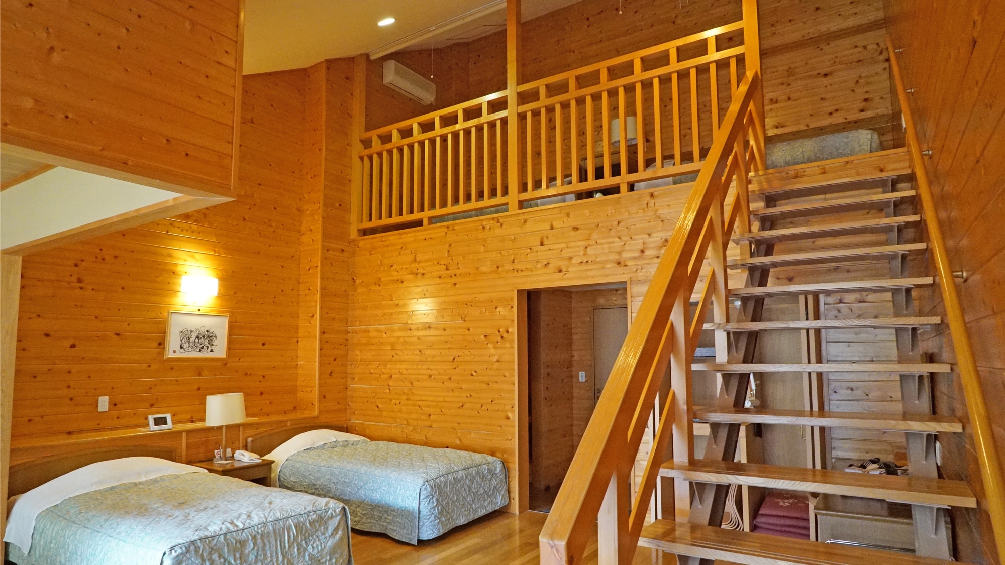 [Special room] Japanese and Western room with loft, capacity 6 people (4 beds + 2 futons)