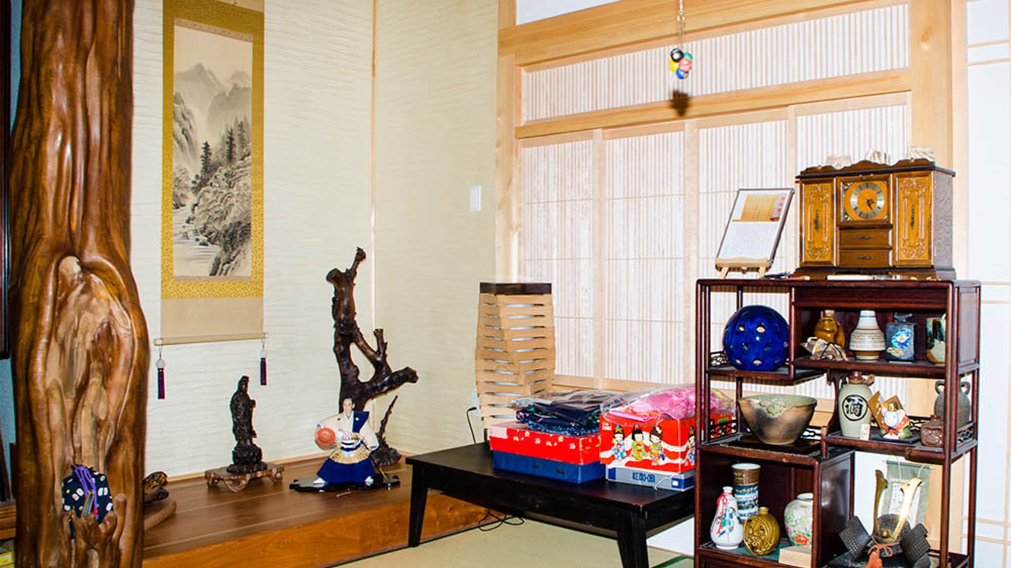 *[Japanese-style room] Two adjoining 6-tatami Japanese-style rooms. Please relax and unwind.