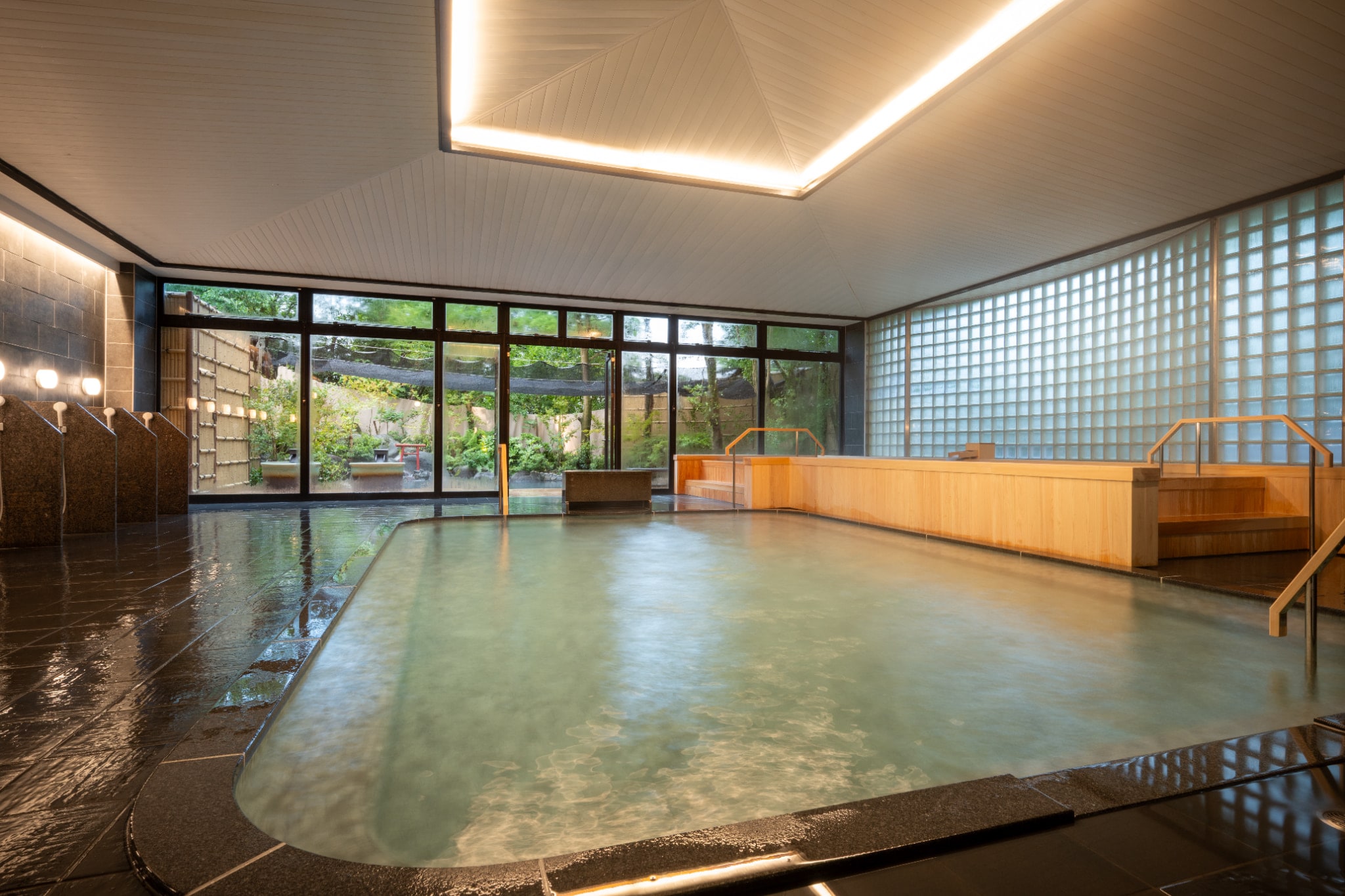 Nhà tắm công c  ộng