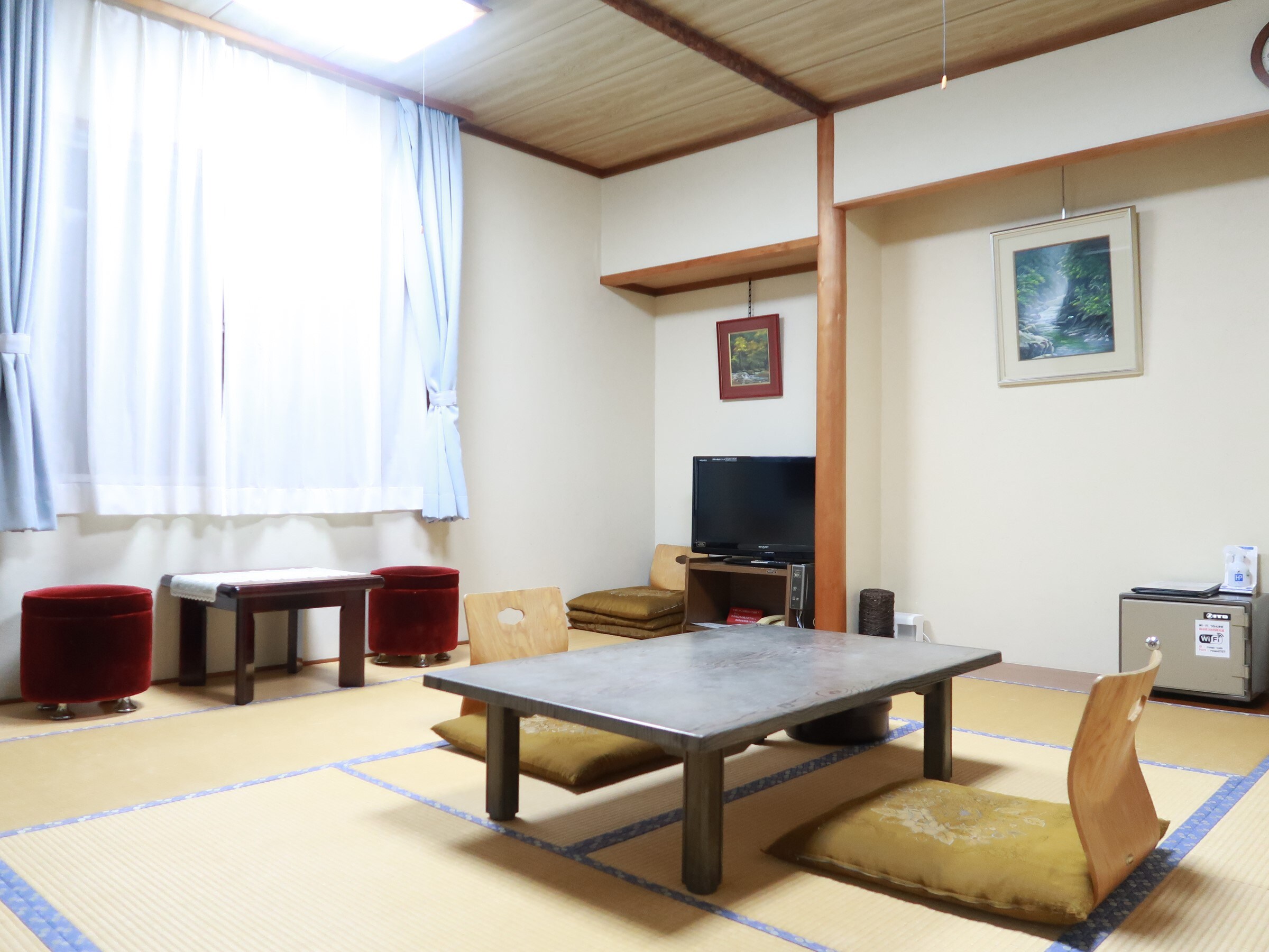 [Mountain side Japanese-style room]