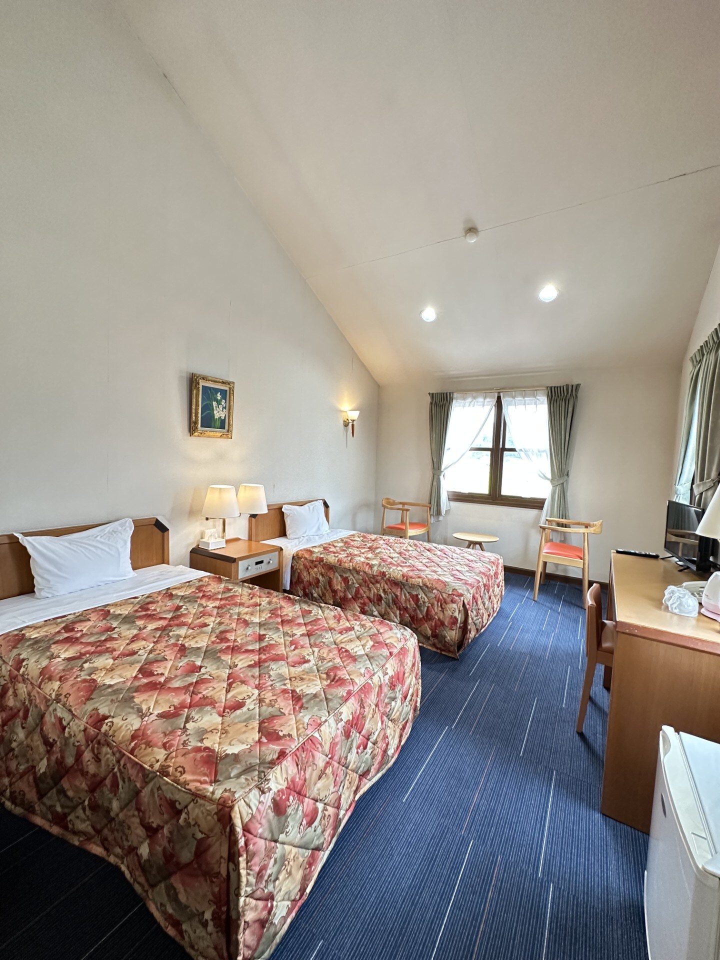 Western-style twin room
