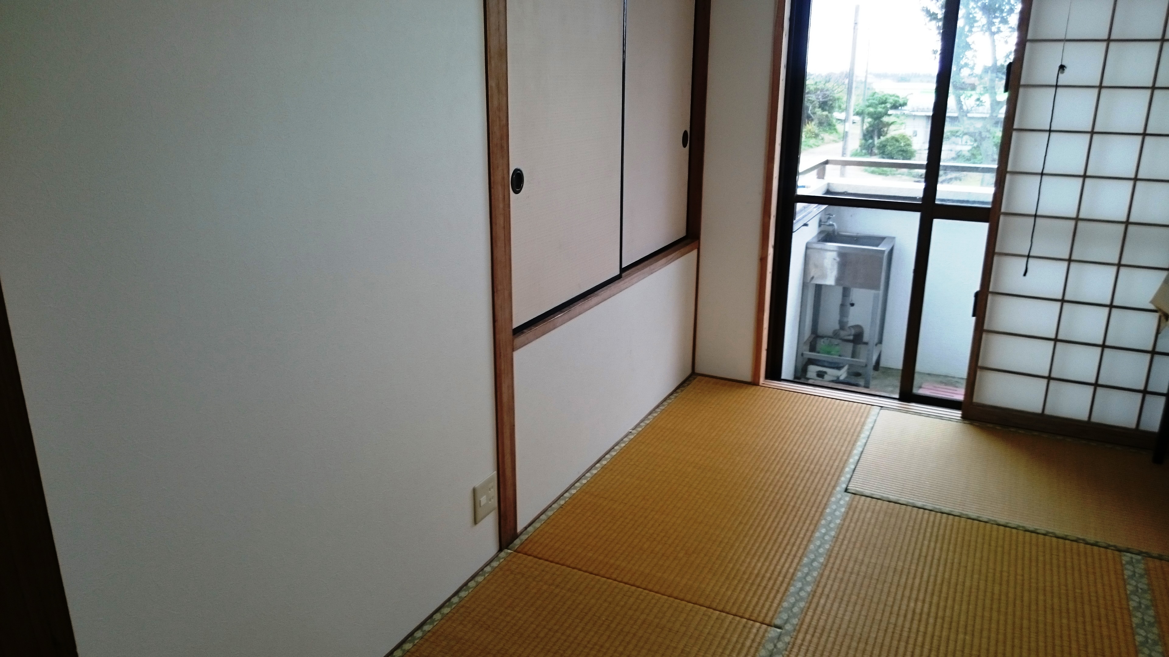Japanese-style room