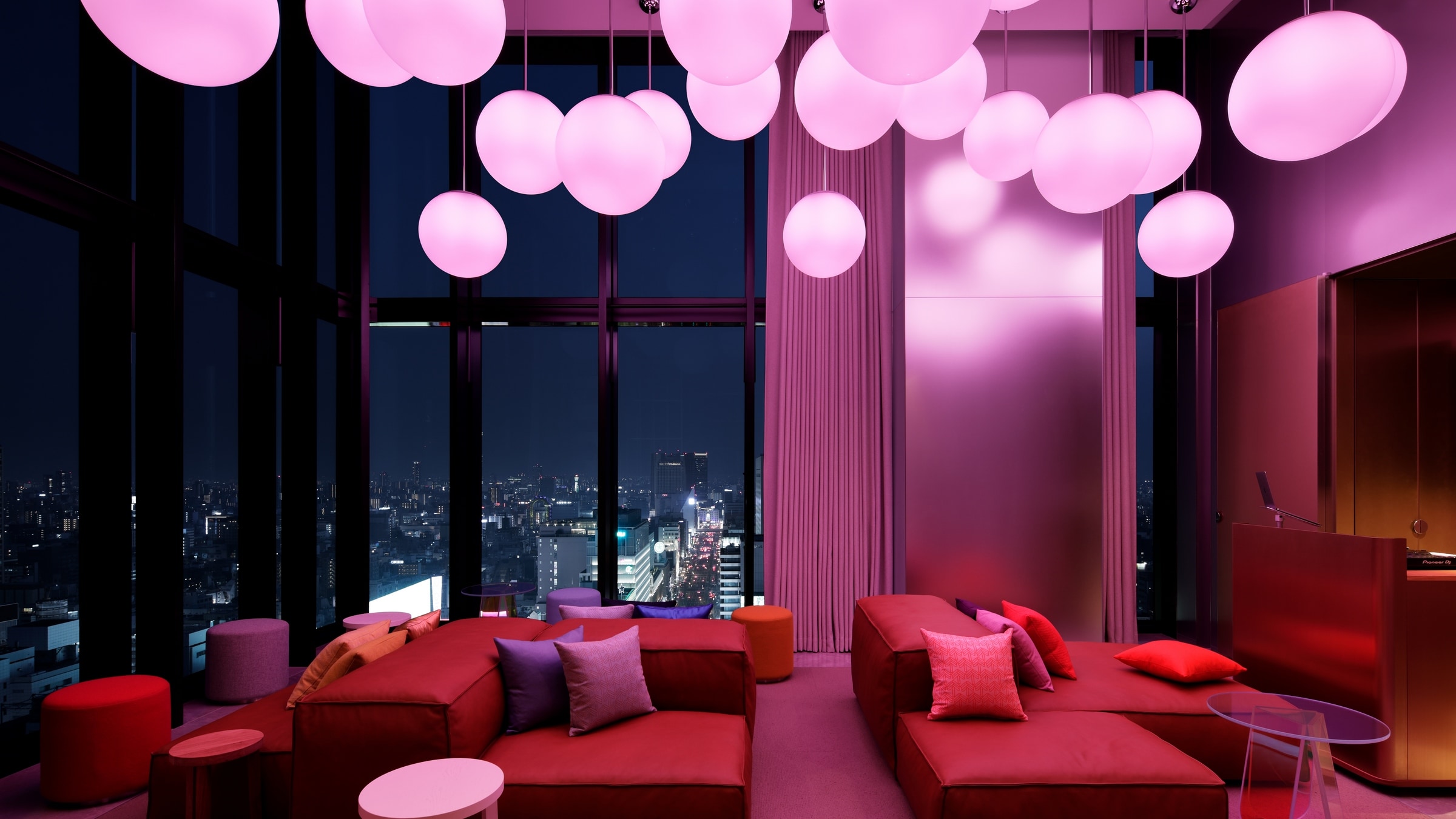 Extreme WOW Penthouse Suite (Living Room)
