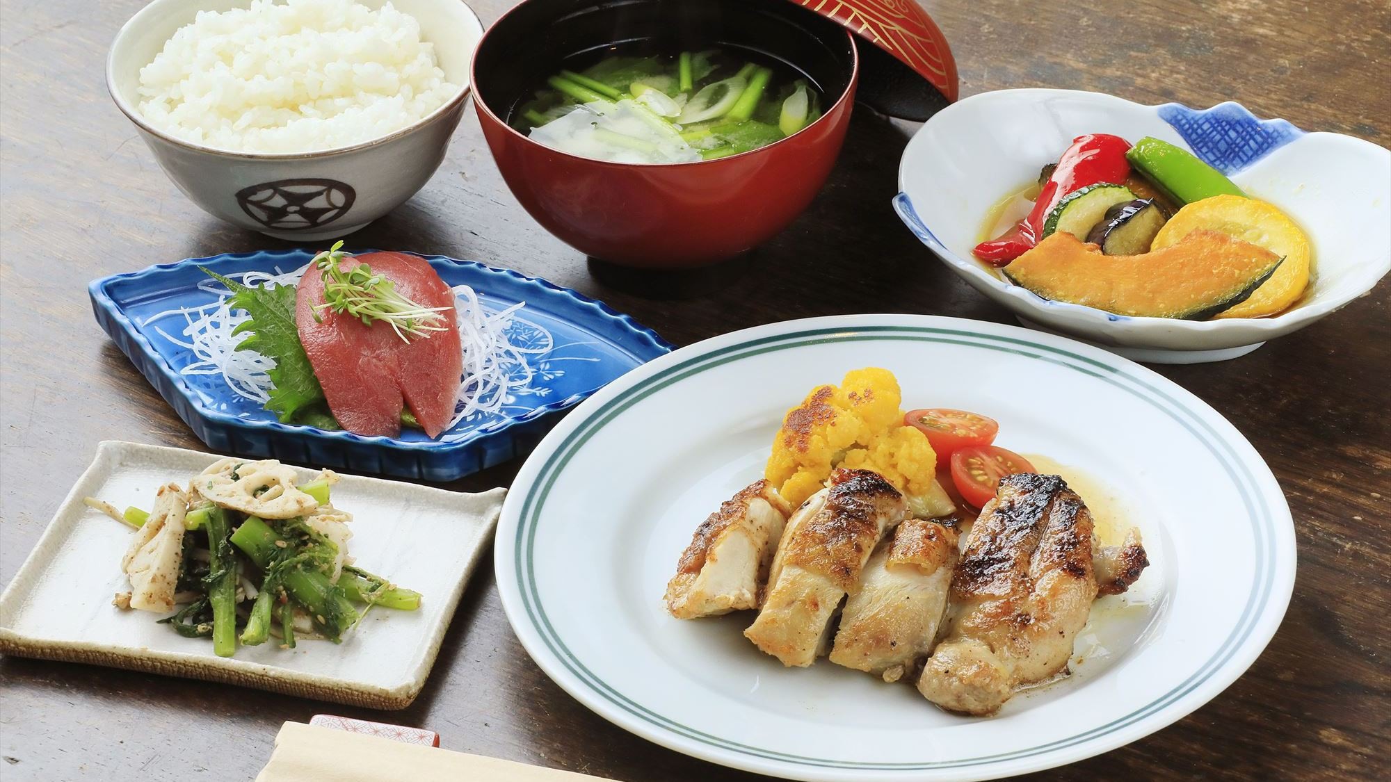 [Meals] Enjoy the "Ishii family meals" that are handmade every day by the proprietress and her family.