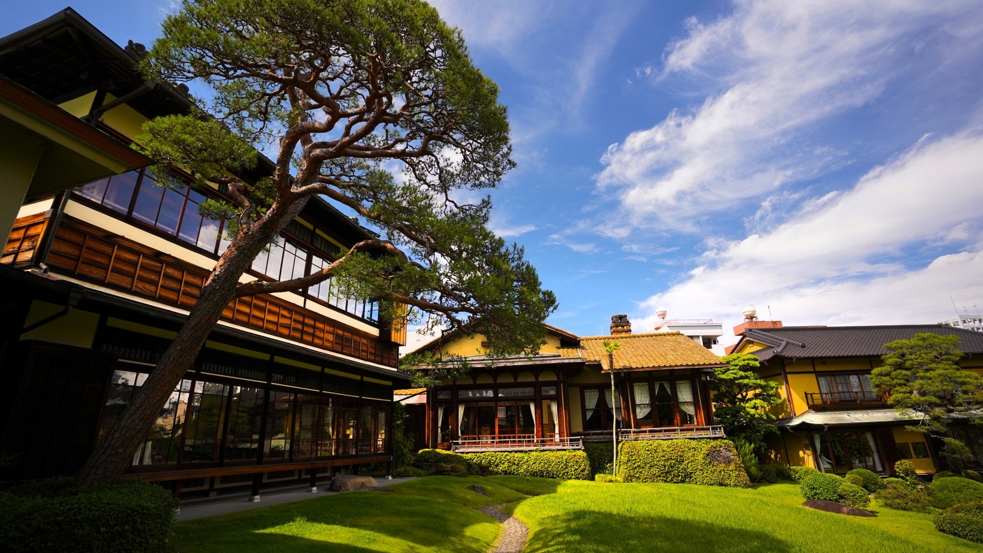 [Kiunkaku] A cultural heritage site featuring a residence and garden that blend Japanese and Western architectural styles (10-minute walk)