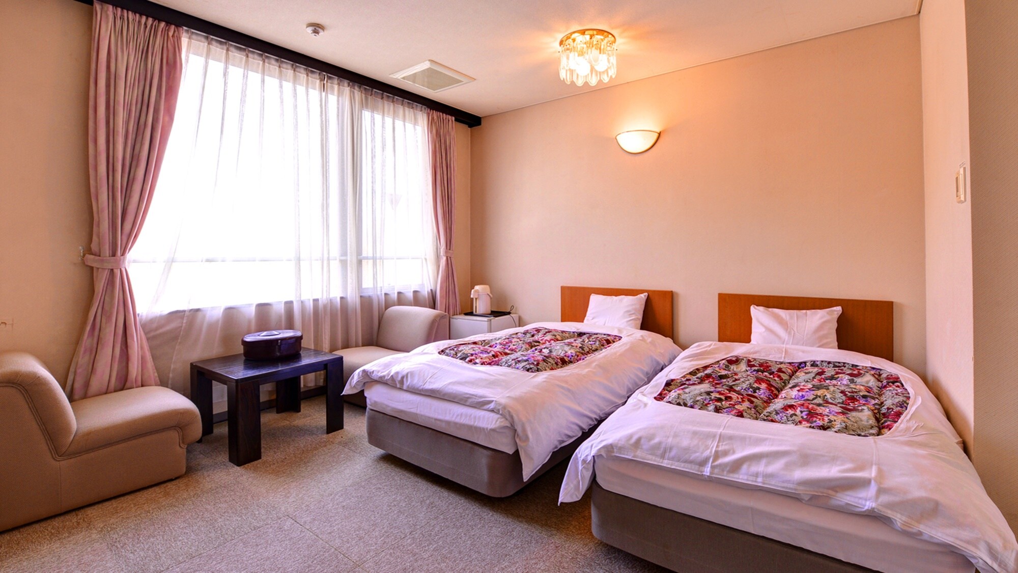 * Western-style twin room (example of guest room)