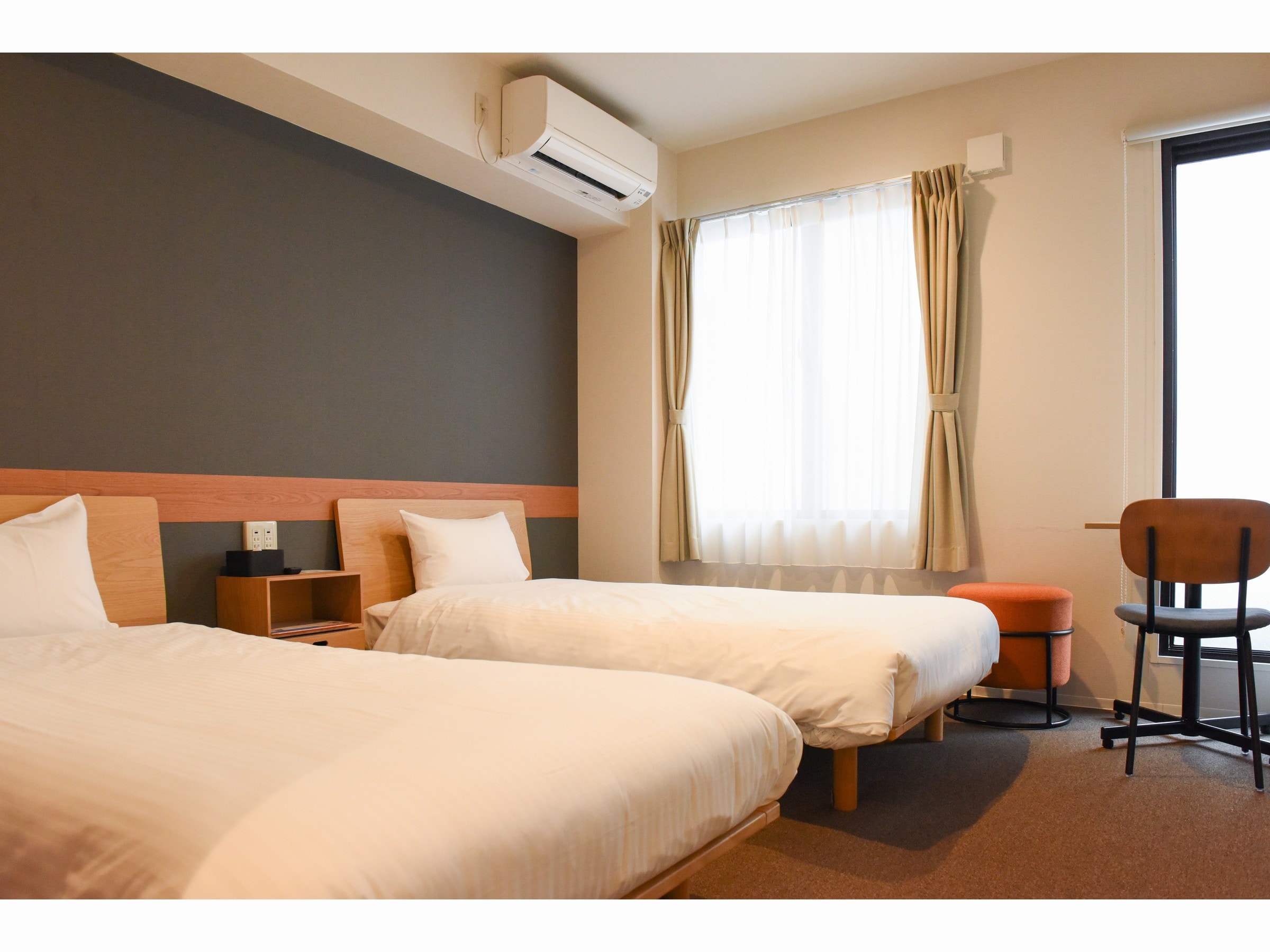 Twin room (2 persons, private bathroom and toilet)