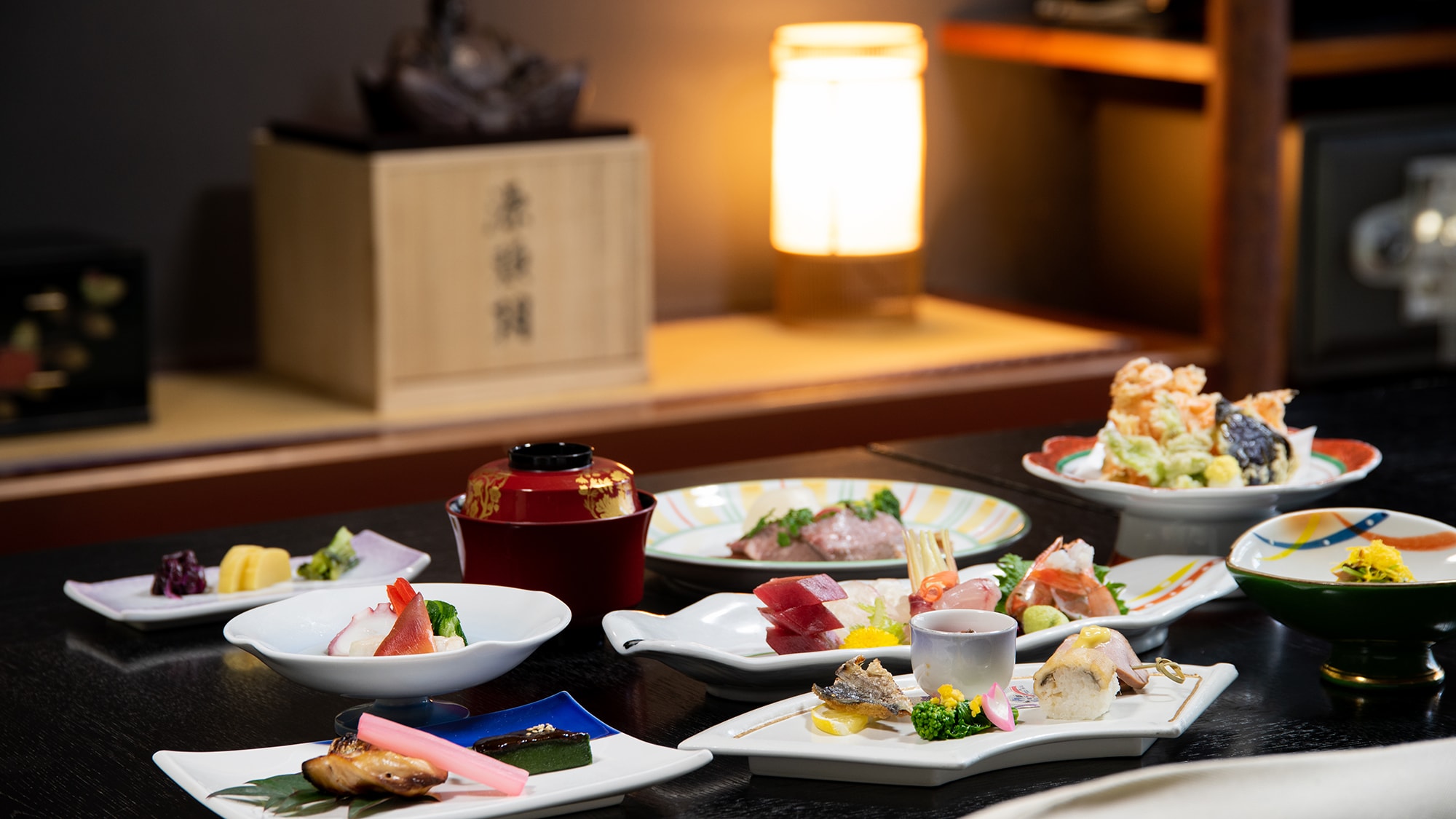 *[In-room dining image] All rooms at our hotel are served in-room, with each dish served in kaiseki style.
