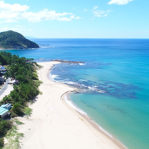 [Kotobikihama] Right next to our sister hotel "Shiroi Hana"! A beautiful beach with squeaky sand (about 30 minutes by car from our hotel)
