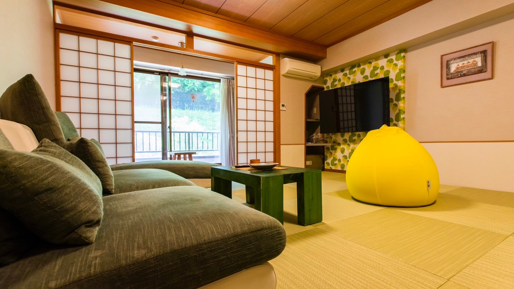 [Relaxing Japanese-style room]