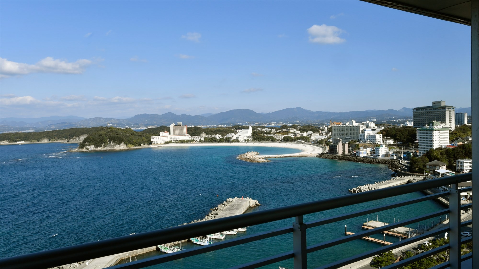 You can see Shirarahama (example of view from the room, all rooms have ocean view)