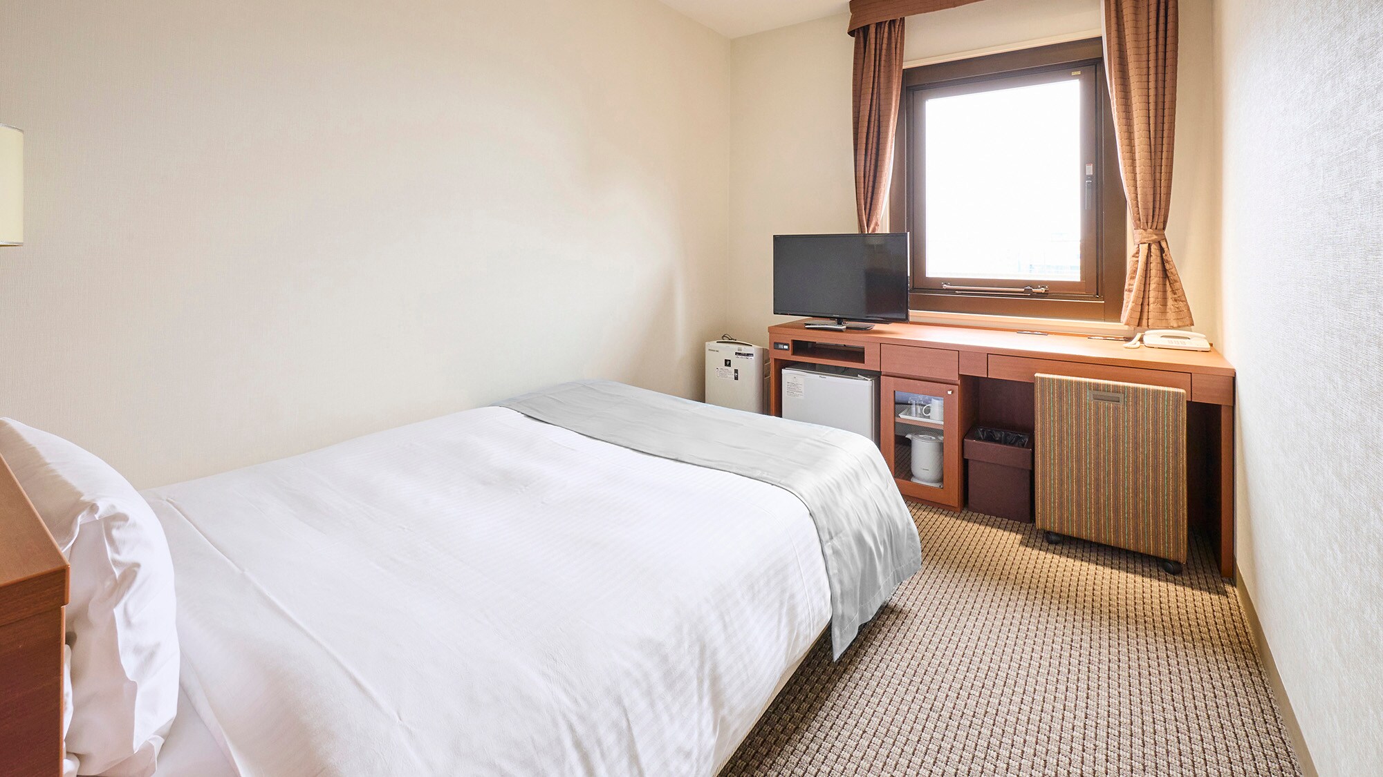 【單人房】15平方米，床寬140厘米，最多可容納2人