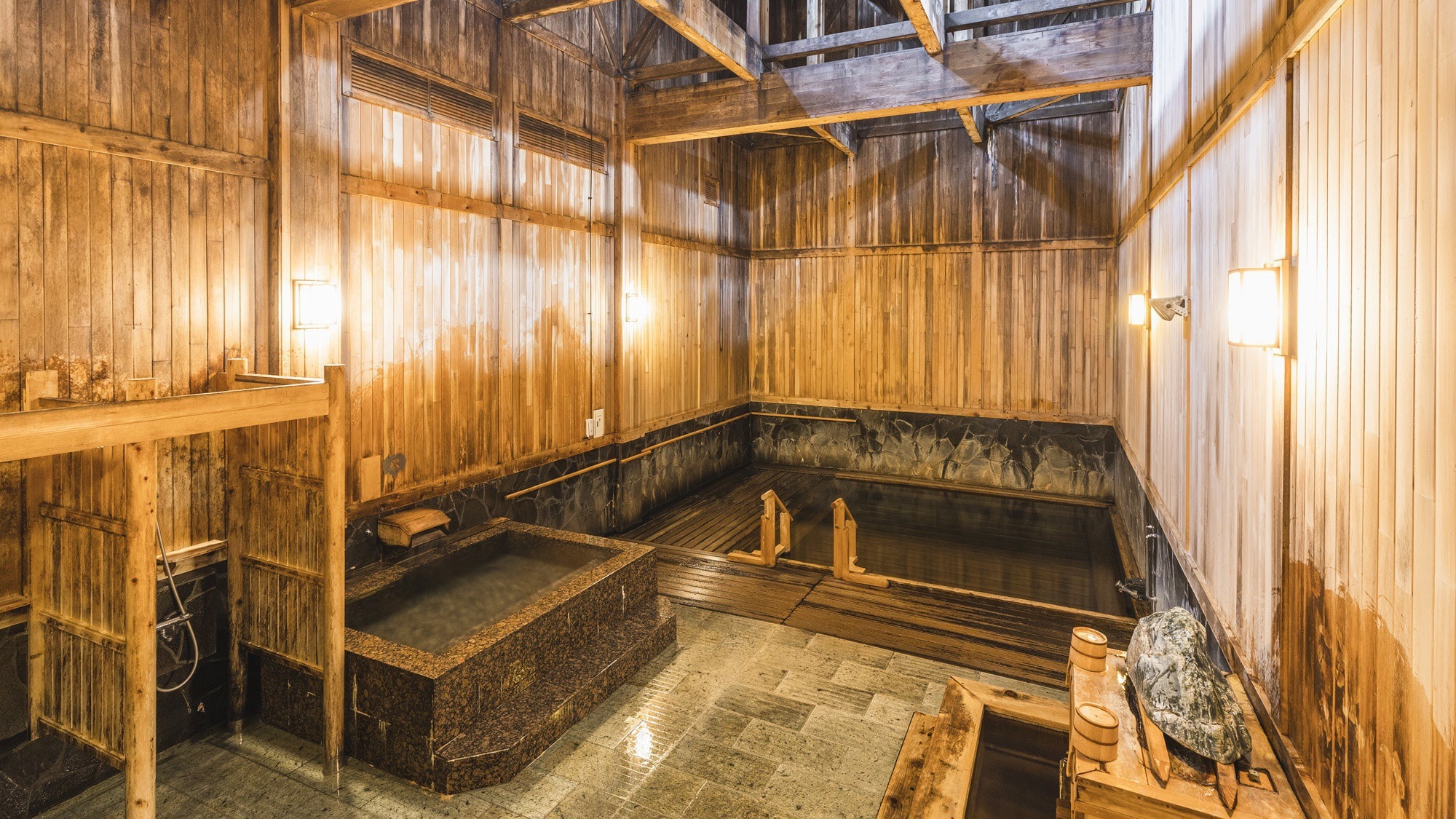 [Large Communal Bath] "Senkyo no Yu" When the great writer Yasushi Inoue visited, he described the atmosphere of Tsuta Onsen as "Senkyo no Yu".