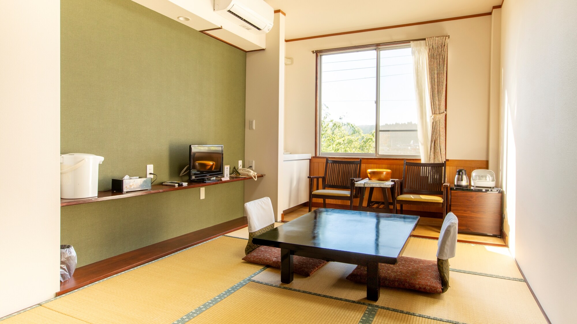 *[Guest room example]
