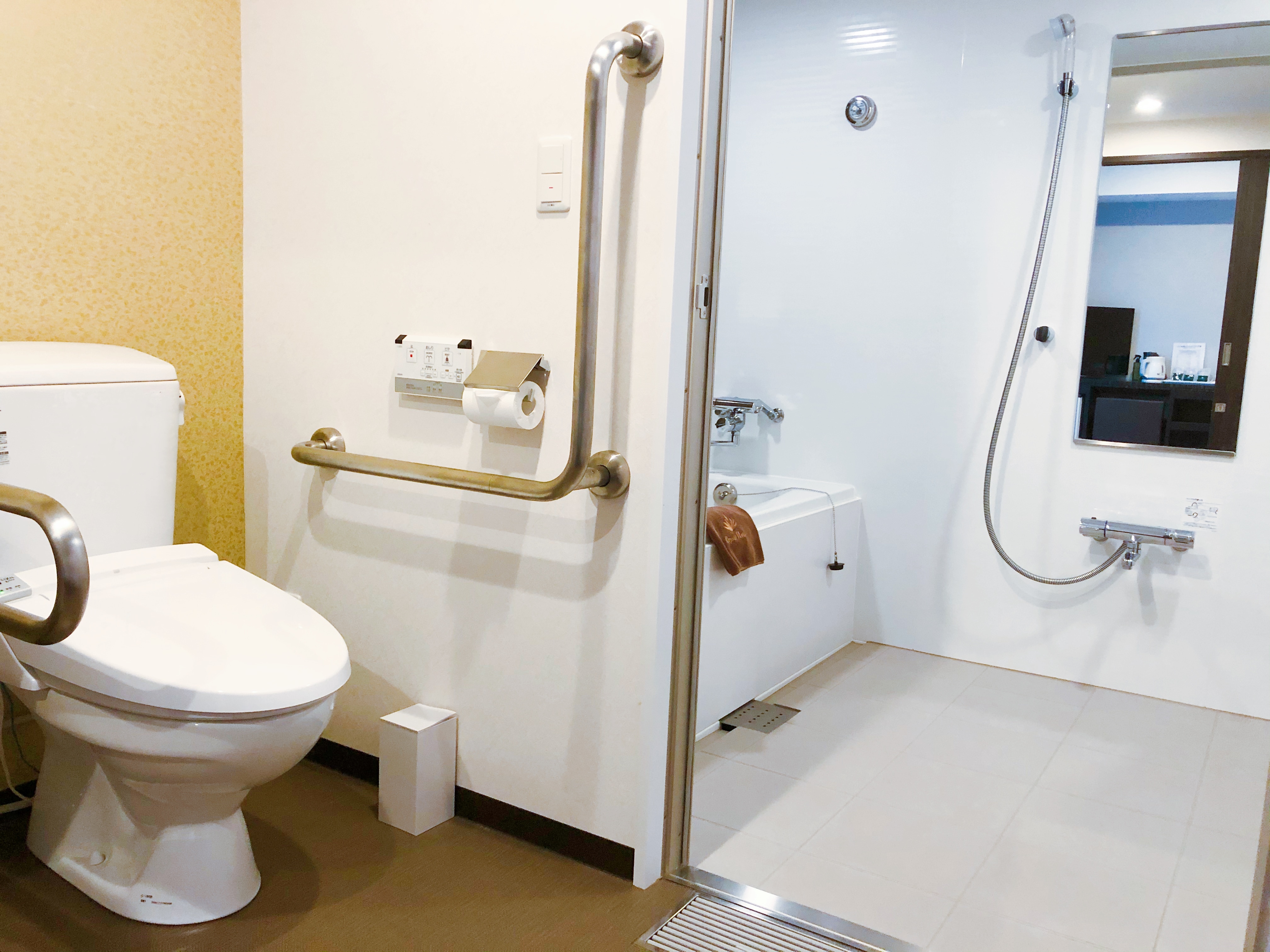 Kamar mandi tiga kamar