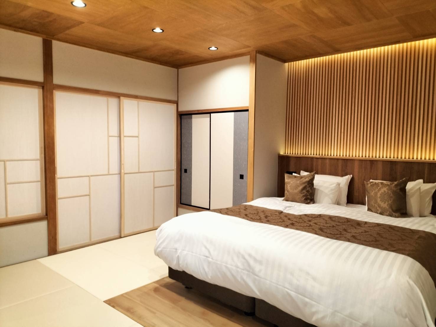 [Newly renovated in 2024] Special room with ocean view (Japanese-style room 10 tatami mats + Western-style room 6 tatami mats + semi-open-air bath)