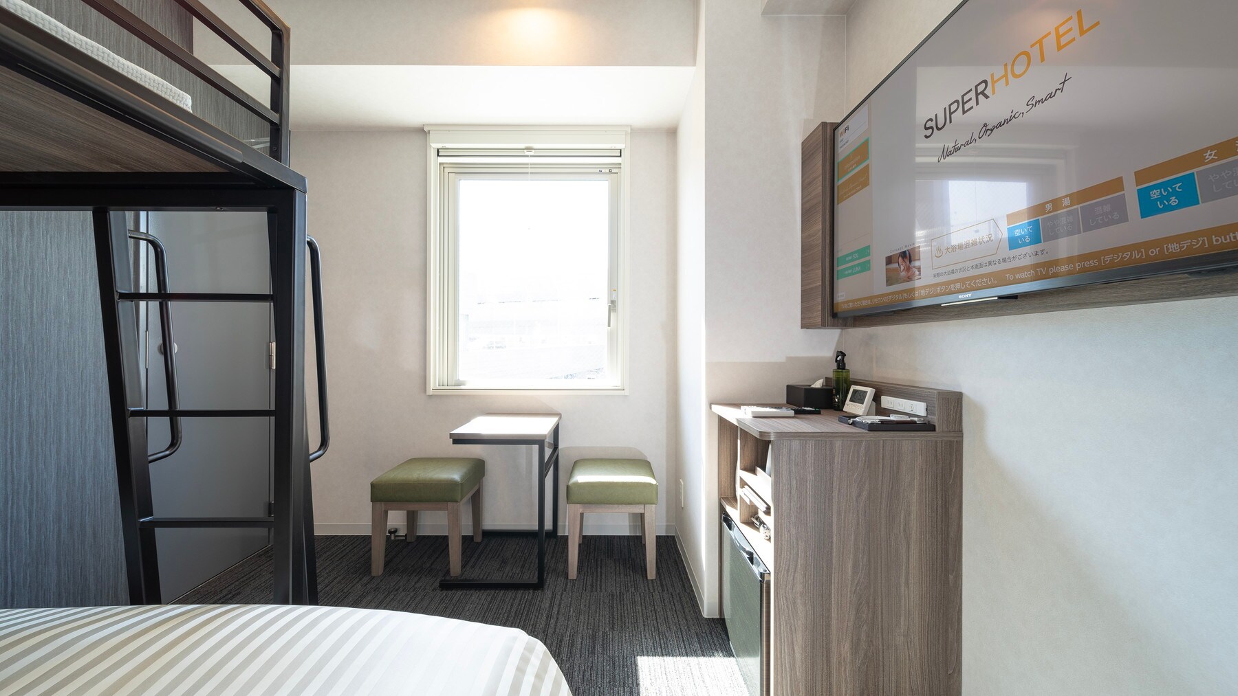 Comes with a loft bed that is popular with children.