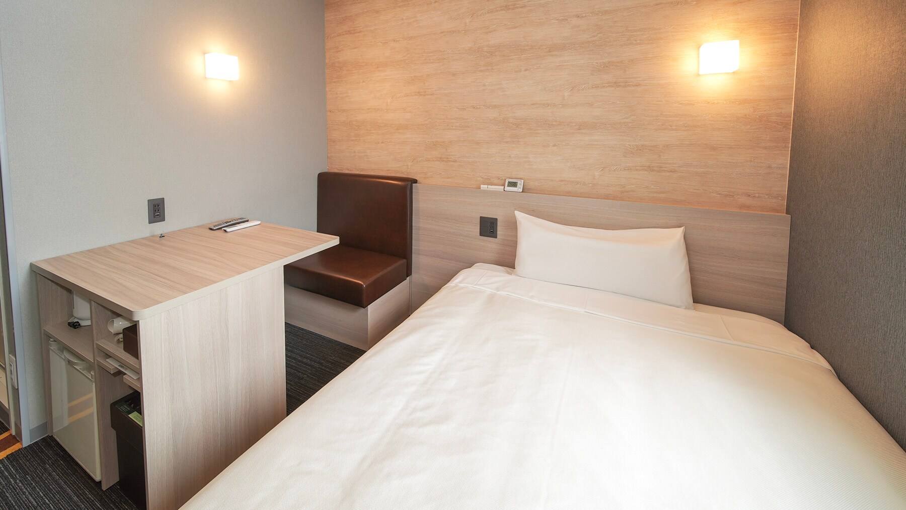 Extra Room: A popular room type for business travelers.
