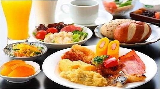 บุฟเฟ่ต์อาหารเช้าแบบญี่ปุ่นและตะวันตกทุกวัน [6: 30-9: 00 น. / วันอาทิตย์เท่านั้น 6: 30-9: 30]