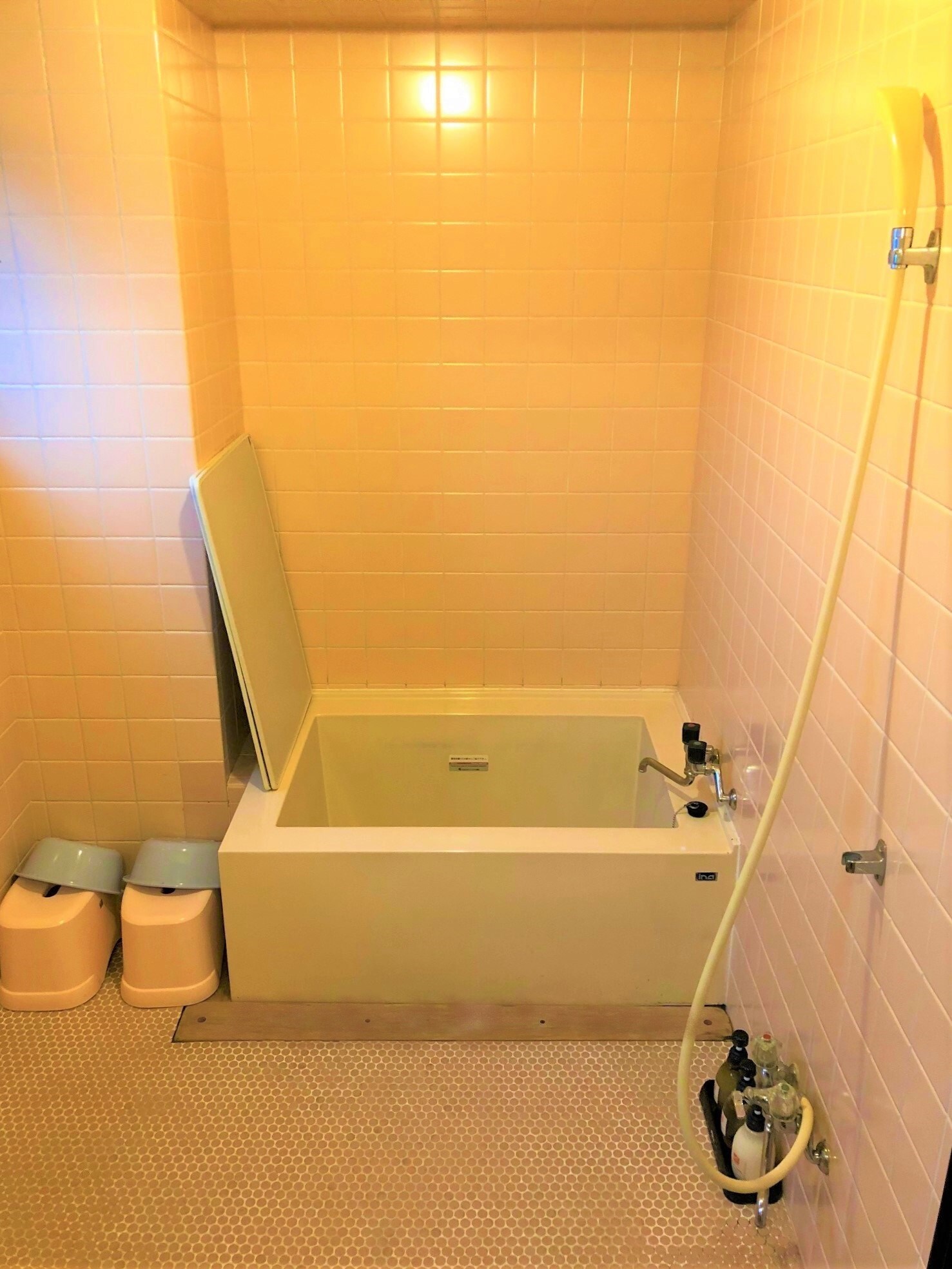 這是日式房間外的私人浴室。