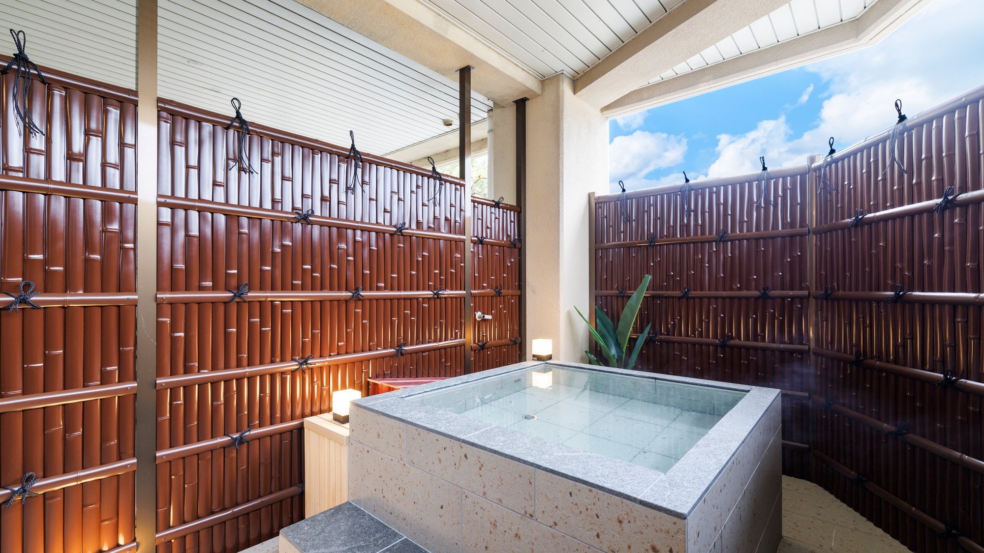 Fukui's special room "Asakura" made with natural materials [Room with open-air bath and bed]