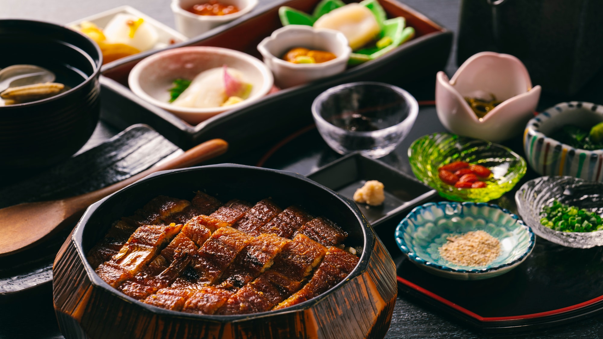 “松前”早餐套餐。鰻魚三吃套餐