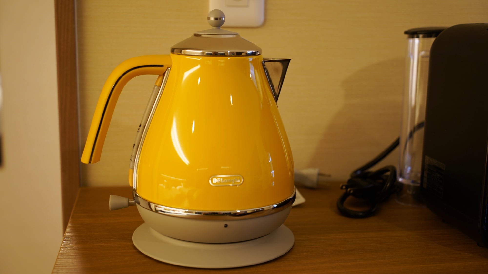  Kamar tamu suite modern Jepang dengan bak mandi semi-terbuka Ketel Delonghi