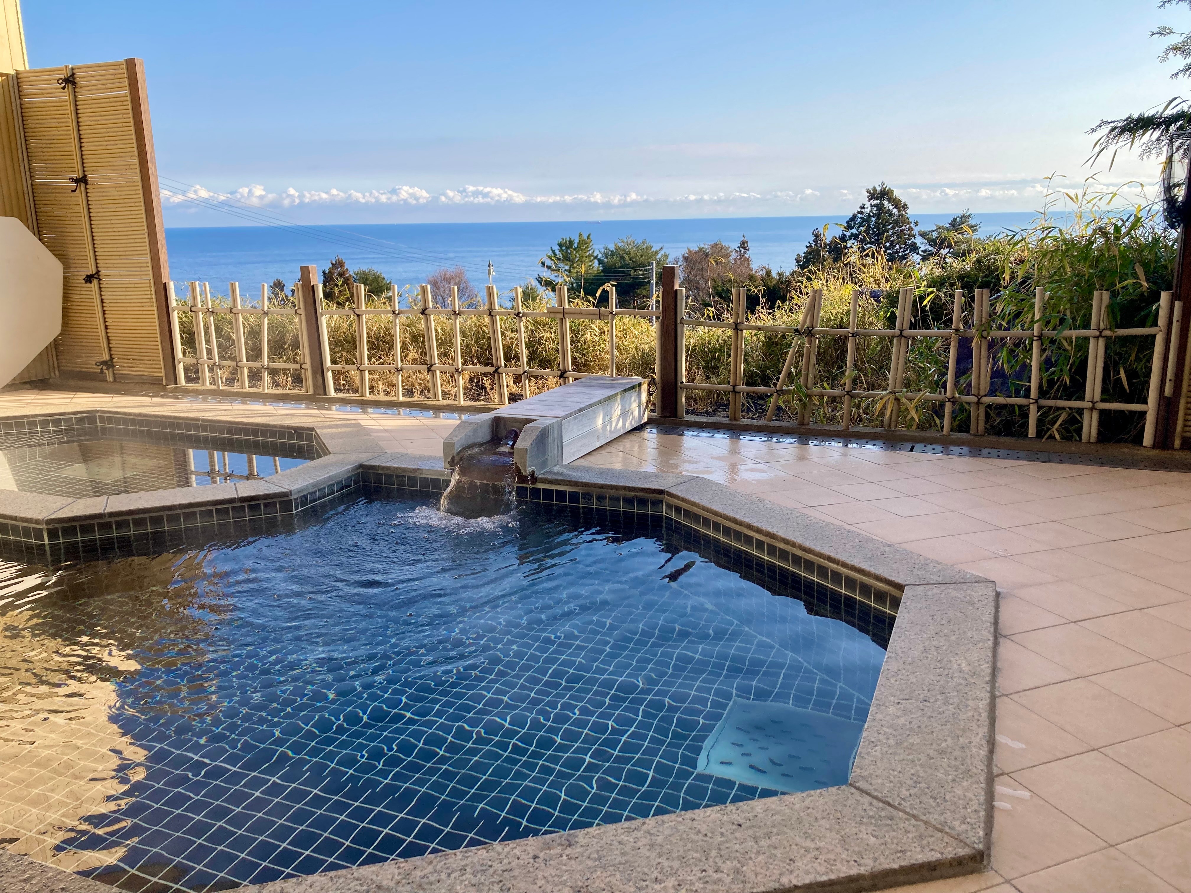 อ่างอาบน้ำกลางแจ้ง (อ่างอาบน้ำสไตล์ตะวันตก)