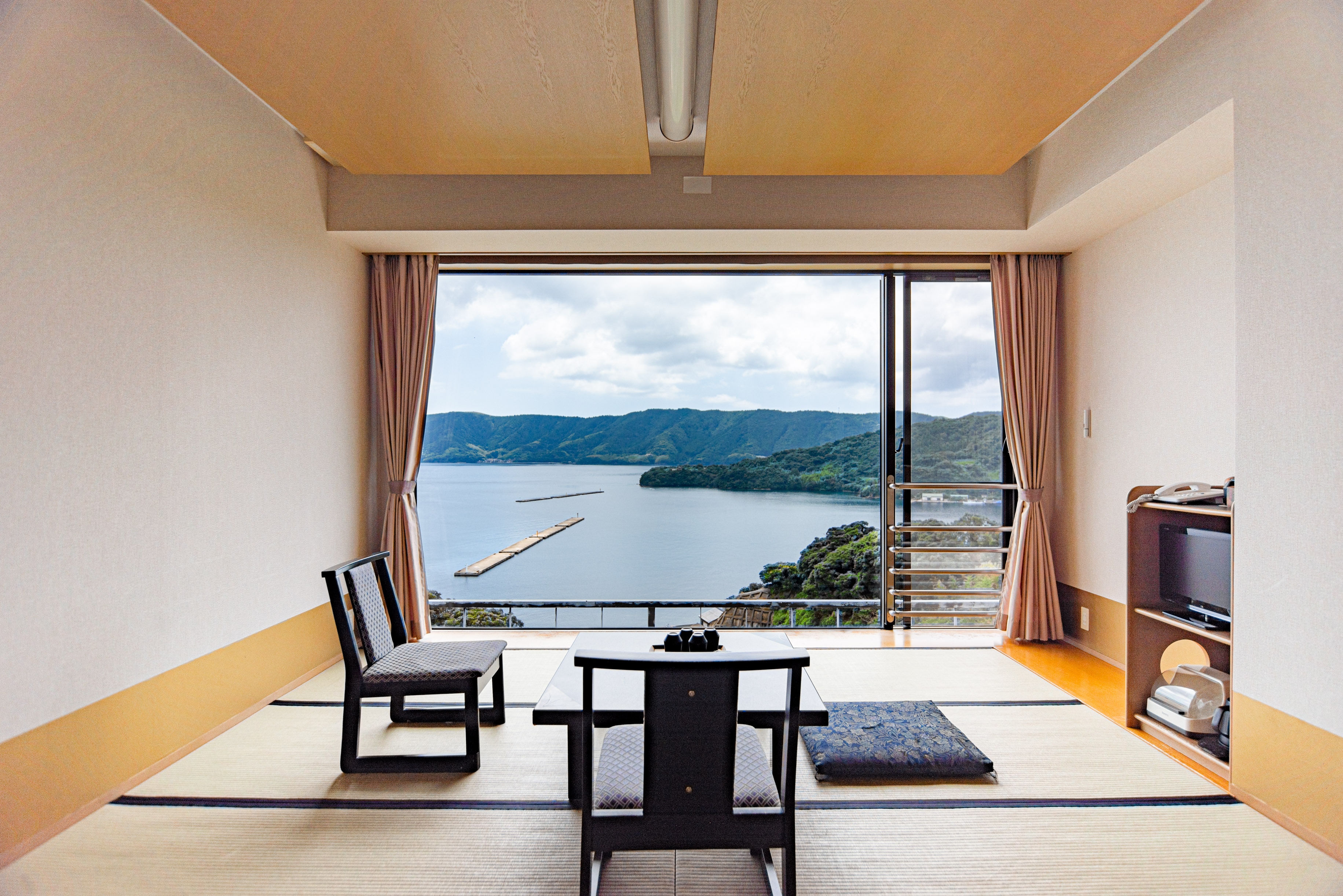 Ocean view Japanese style room 10 tatami mats
