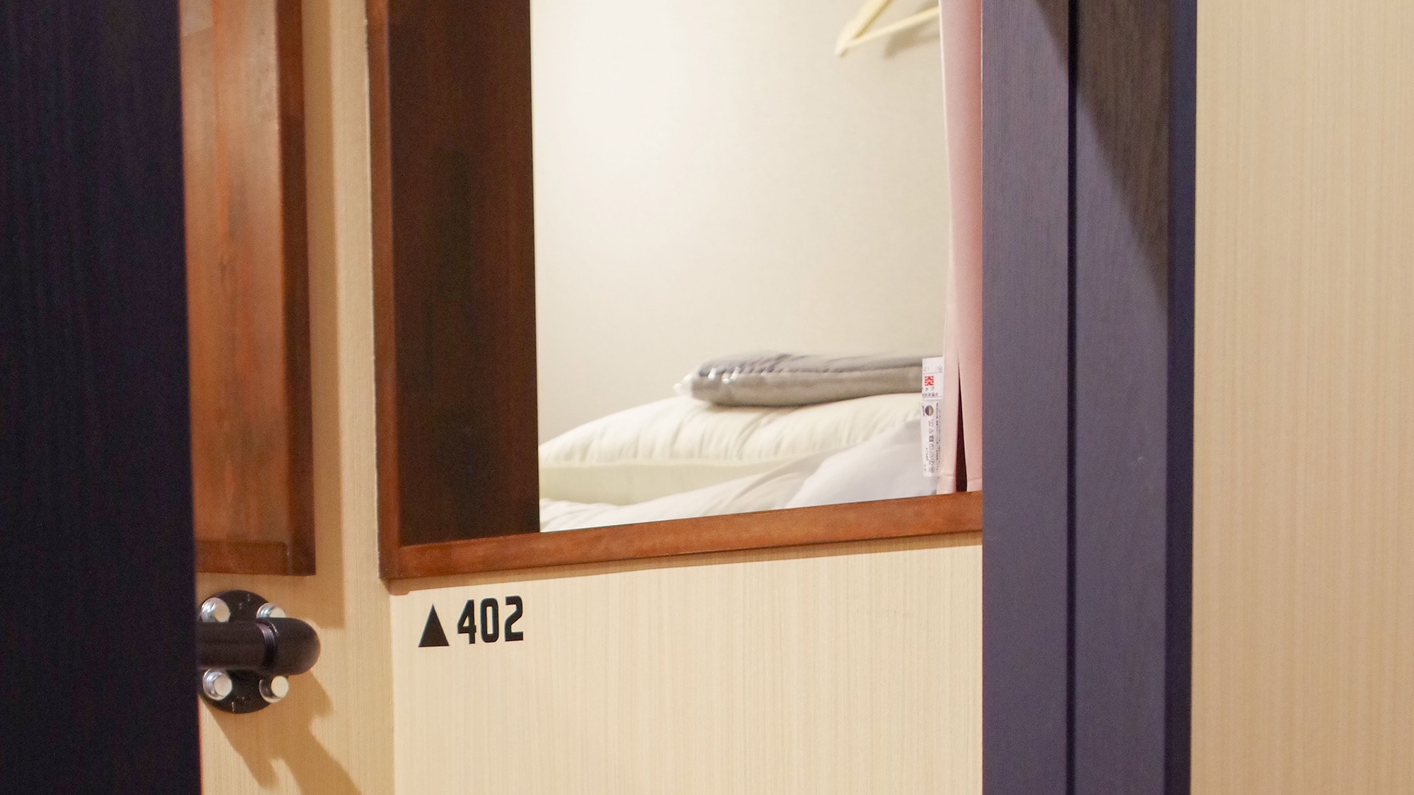 ・[หอพัก] ประตูห้องพัก 4 ท่านและ 6 ท่านถูกล็อคเพื่อความสบายใจ!