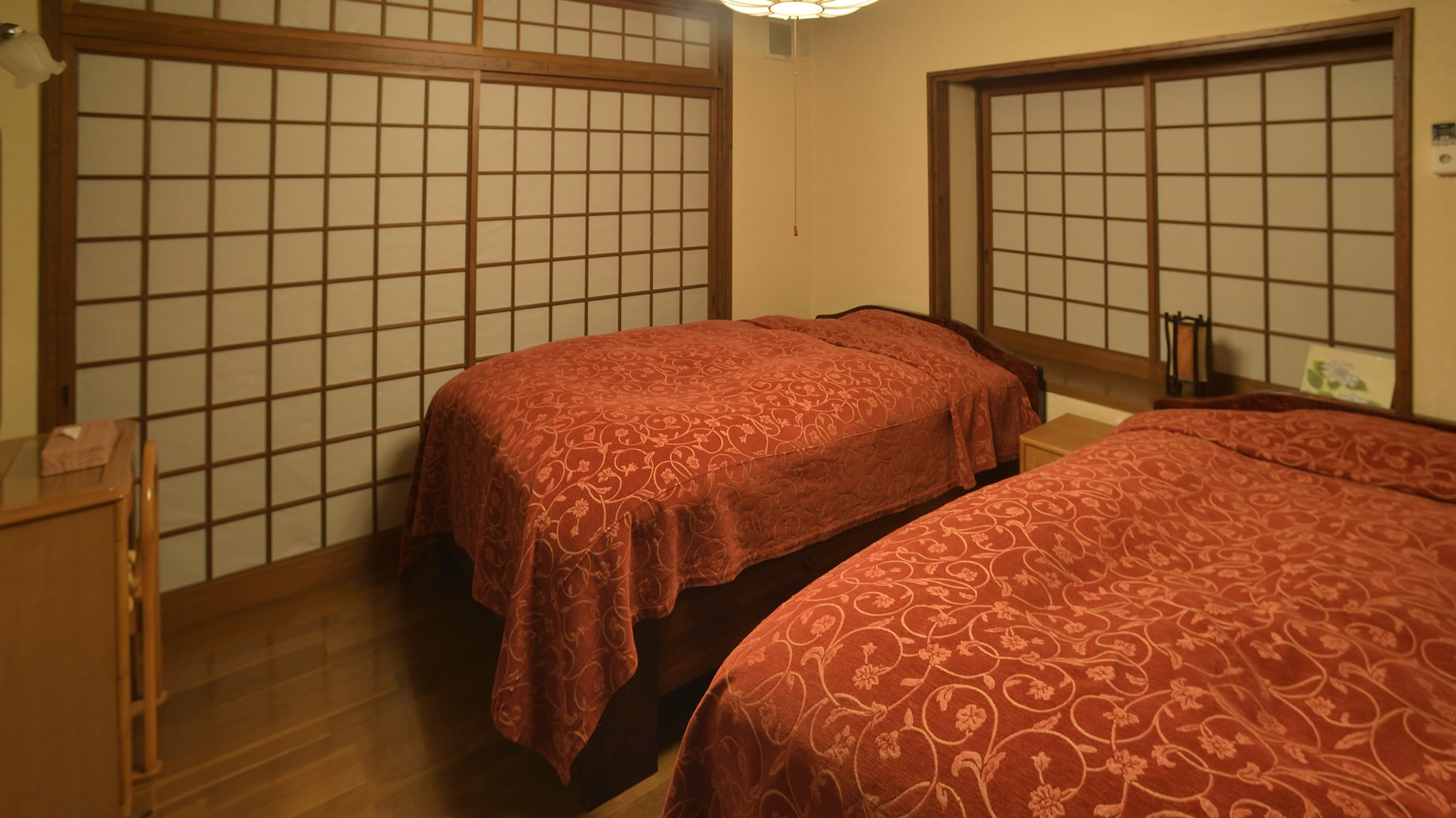 Thatched Western-style room