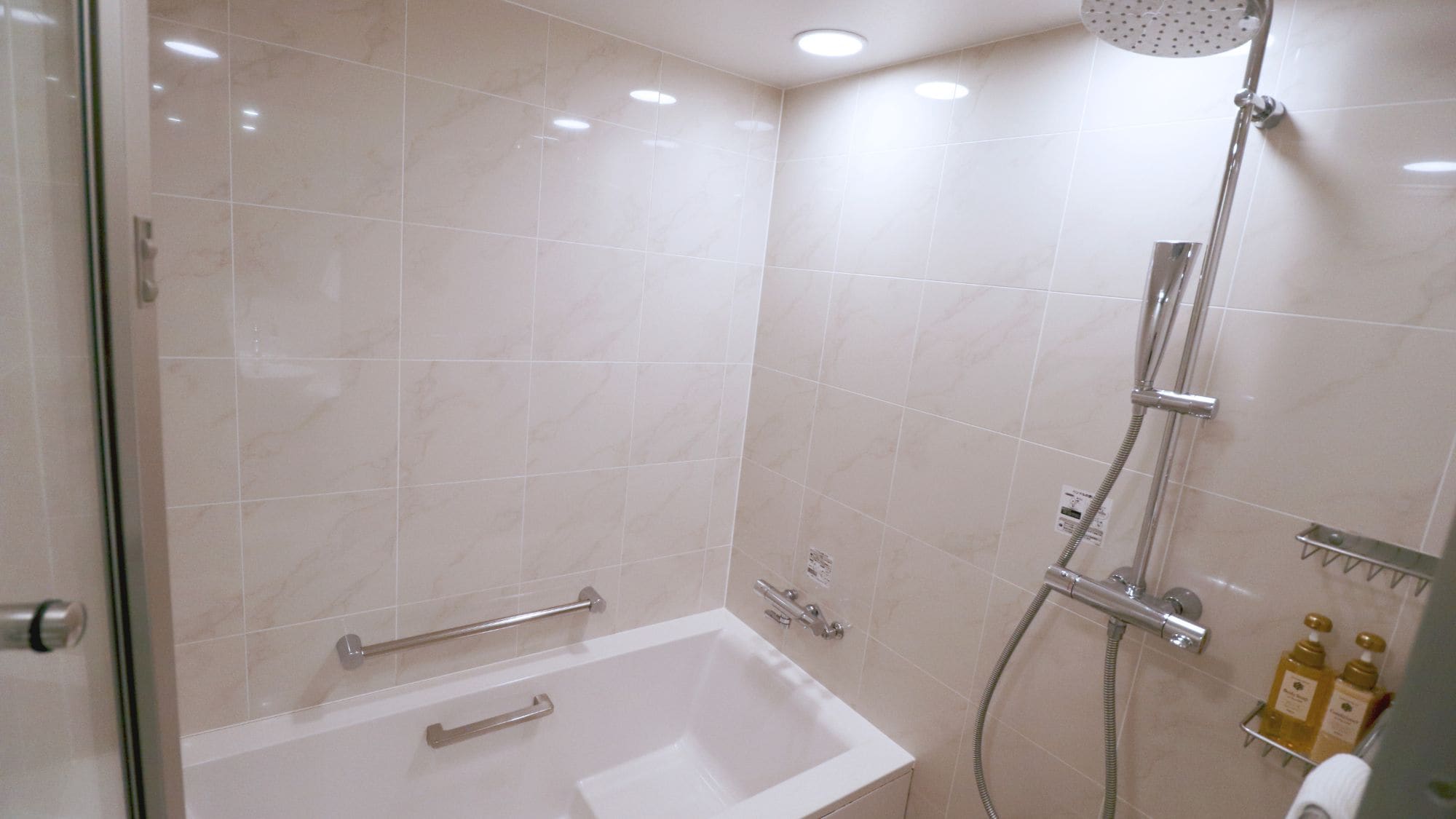 ◆Premium Twin｜Bathroom with washing area