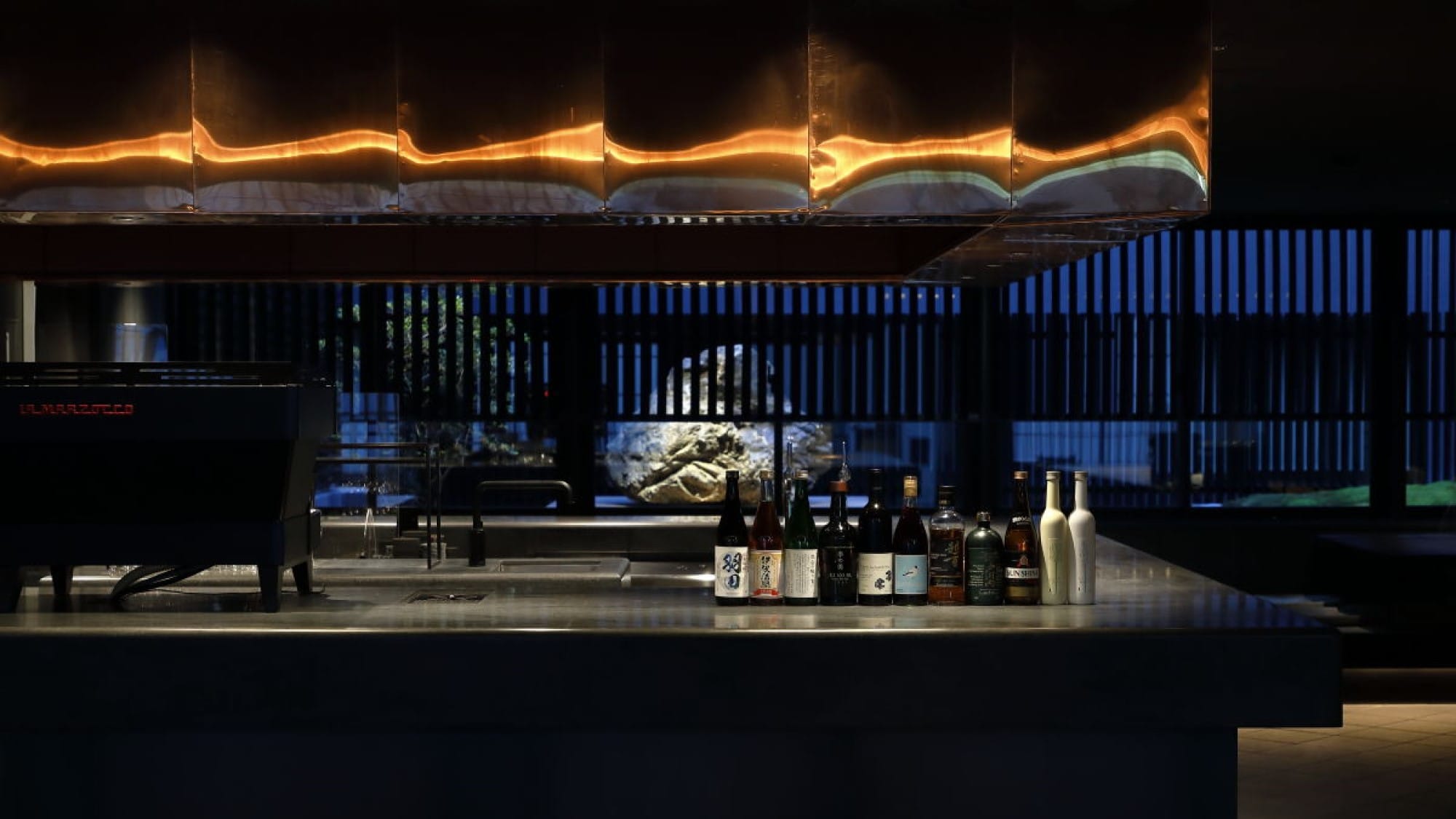 cafe & amp; bar oku